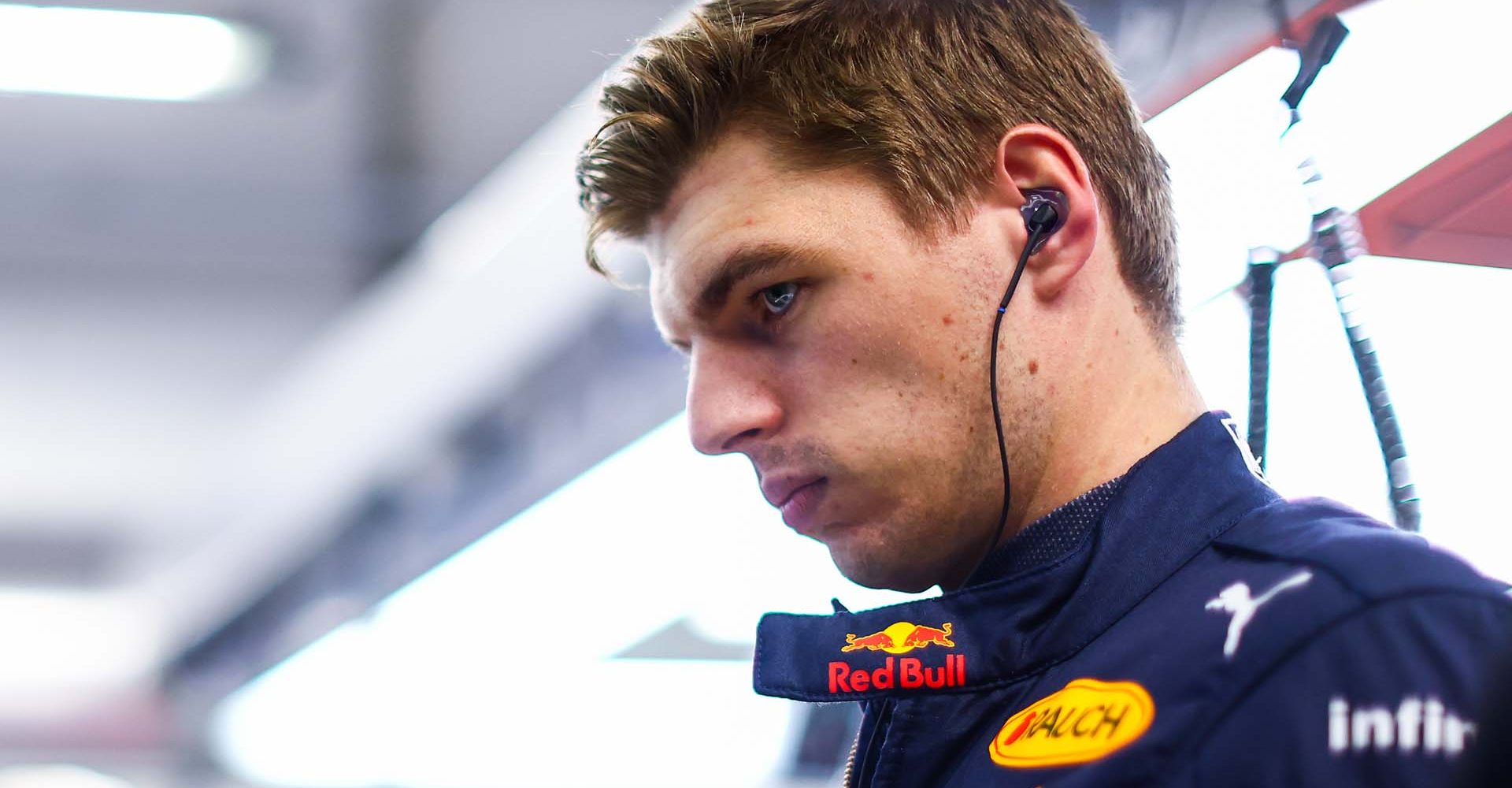 SINGAPORE, SINGAPORE - OCTOBER 01: Max Verstappen of the Netherlands and Oracle Red Bull Racing prepares to drive in the garage during qualifying ahead of the F1 Grand Prix of Singapore at Marina Bay Street Circuit on October 01, 2022 in Singapore, Singapore. (Photo by Mark Thompson/Getty Images,)