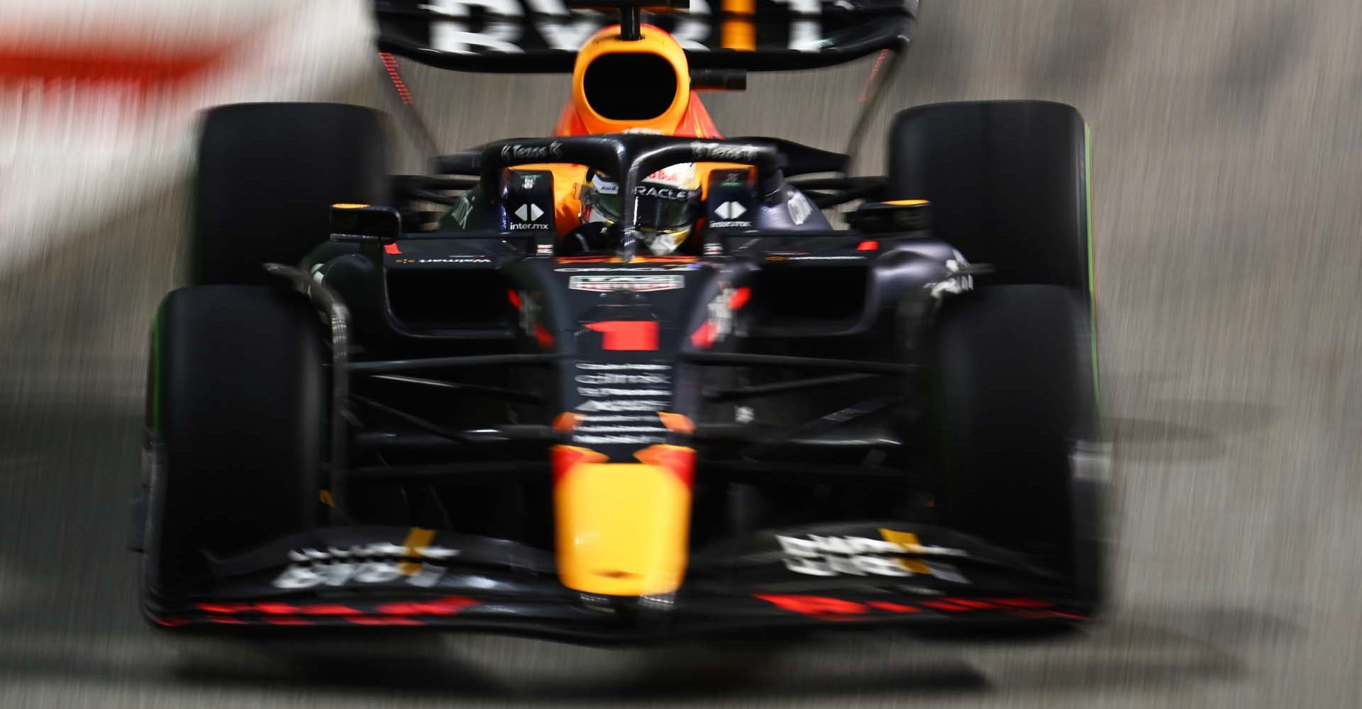 SINGAPORE, SINGAPORE - OCTOBER 02: Max Verstappen of the Netherlands driving the (1) Oracle Red Bull Racing RB18 on track during the F1 Grand Prix of Singapore at Marina Bay Street Circuit on October 02, 2022 in Singapore, Singapore. (Photo by Clive Mason/Getty Images,)