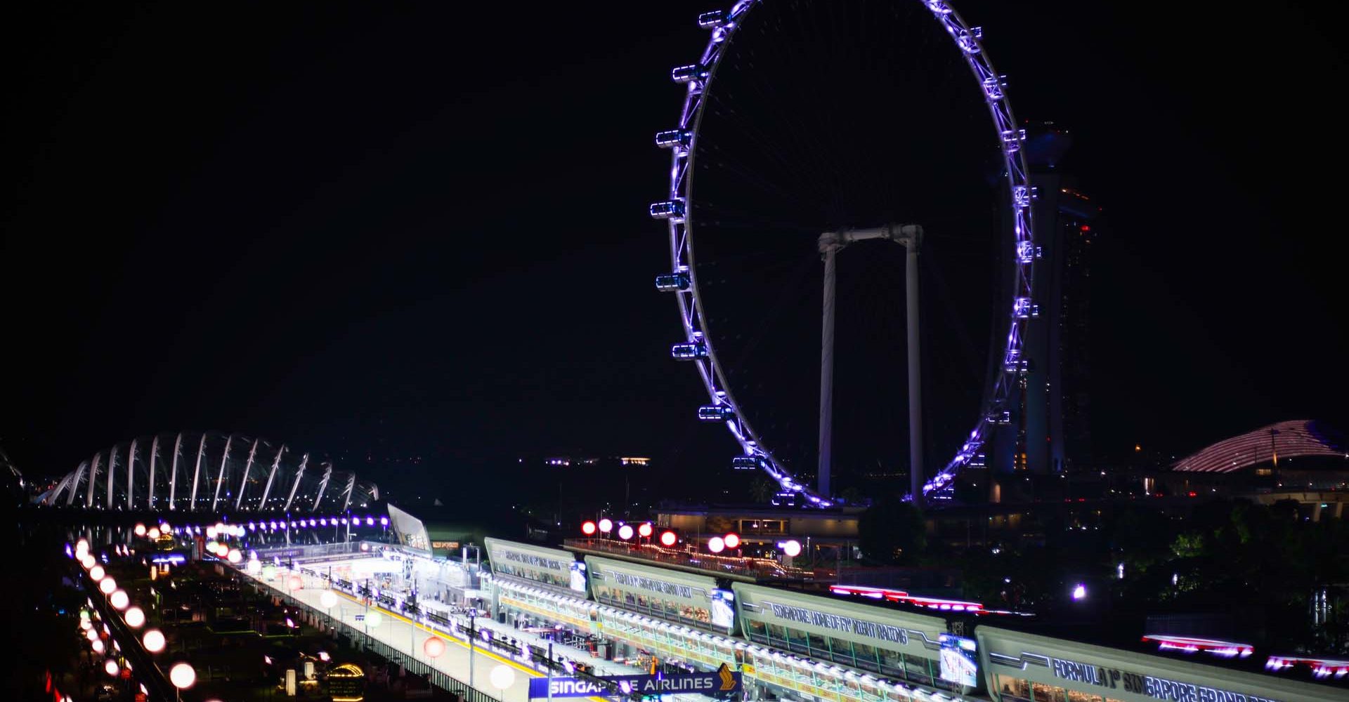 illustration paddock, pitlane at night during the Formula 1 Singapore Airlines Singapore Grand Prix 2022, 17th round of the 2022 FIA Formula One World Championship from September 30 to October 02, 2022 on the Marina Bay Street Circuit, in Singapore - Photo Antonin Vincent / DPPI