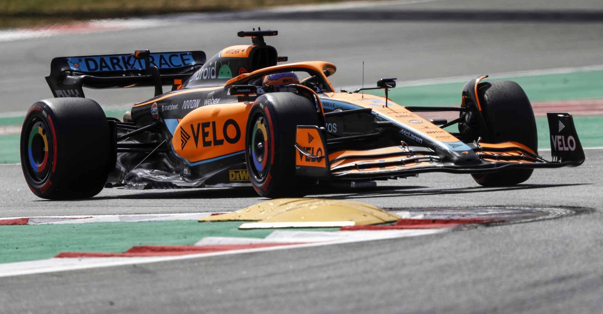 Daniel Ricciardo, McLaren MCL36, in a chicane