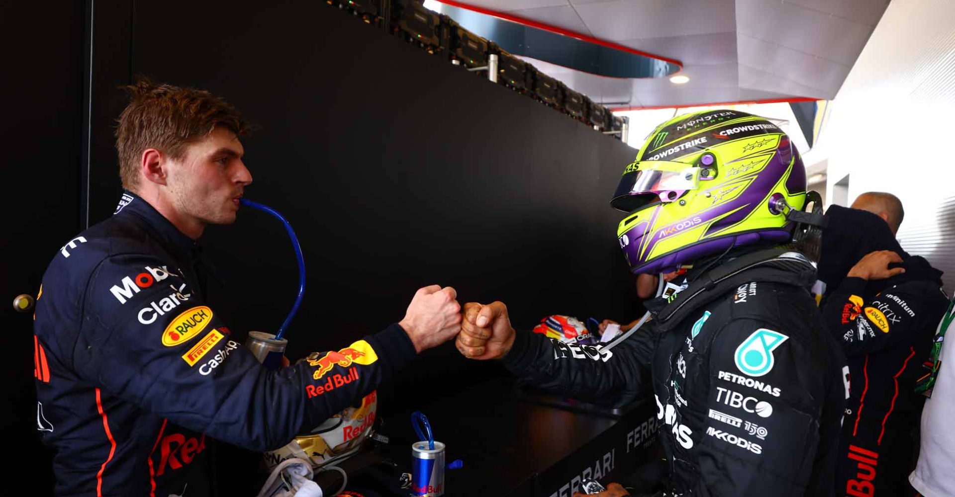 BARCELONA, SPAIN - MAY 22: Race winner Max Verstappen of the Netherlands and Oracle Red Bull Racing is congratulated by Lewis Hamilton of Great Britain and Mercedes in parc ferme during the F1 Grand Prix of Spain at Circuit de Barcelona-Catalunya on May 22, 2022 in Barcelona, Spain. (Photo by Mark Thompson/Getty Images)