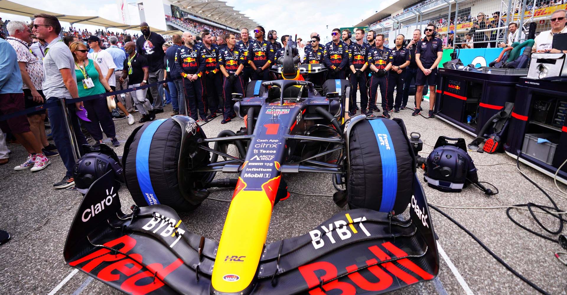 AUSTIN, TEXAS - OCTOBER 23: The Red Bull Racing team stand on the grid during the F1 Grand Prix of USA at Circuit of The Americas on October 23, 2022 in Austin, Texas. (Photo by Alex Bierens de Haan/Getty Images)