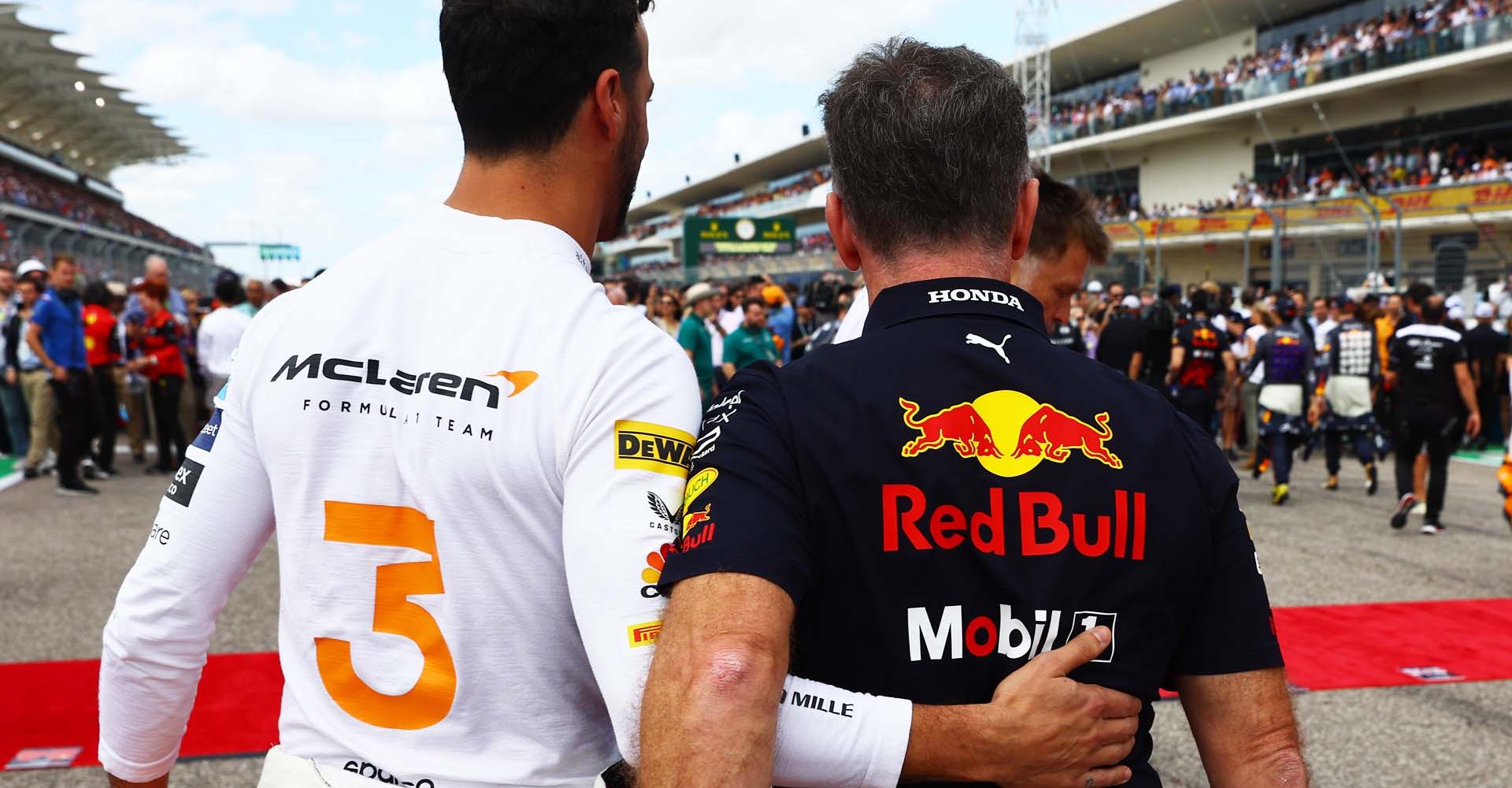 AUSTIN, TEXAS - OCTOBER 23: Red Bull Racing Team Principal Christian Horner hugs Daniel Ricciardo of Australia and McLaren on the grid during the F1 Grand Prix of USA at Circuit of The Americas on October 23, 2022 in Austin, Texas. (Photo by Mark Thompson/Getty Images)