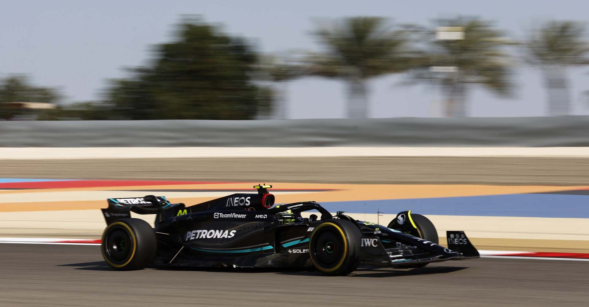 2023 Bahrain Grand Prix, Friday - LAT Images Lewis Hamilton