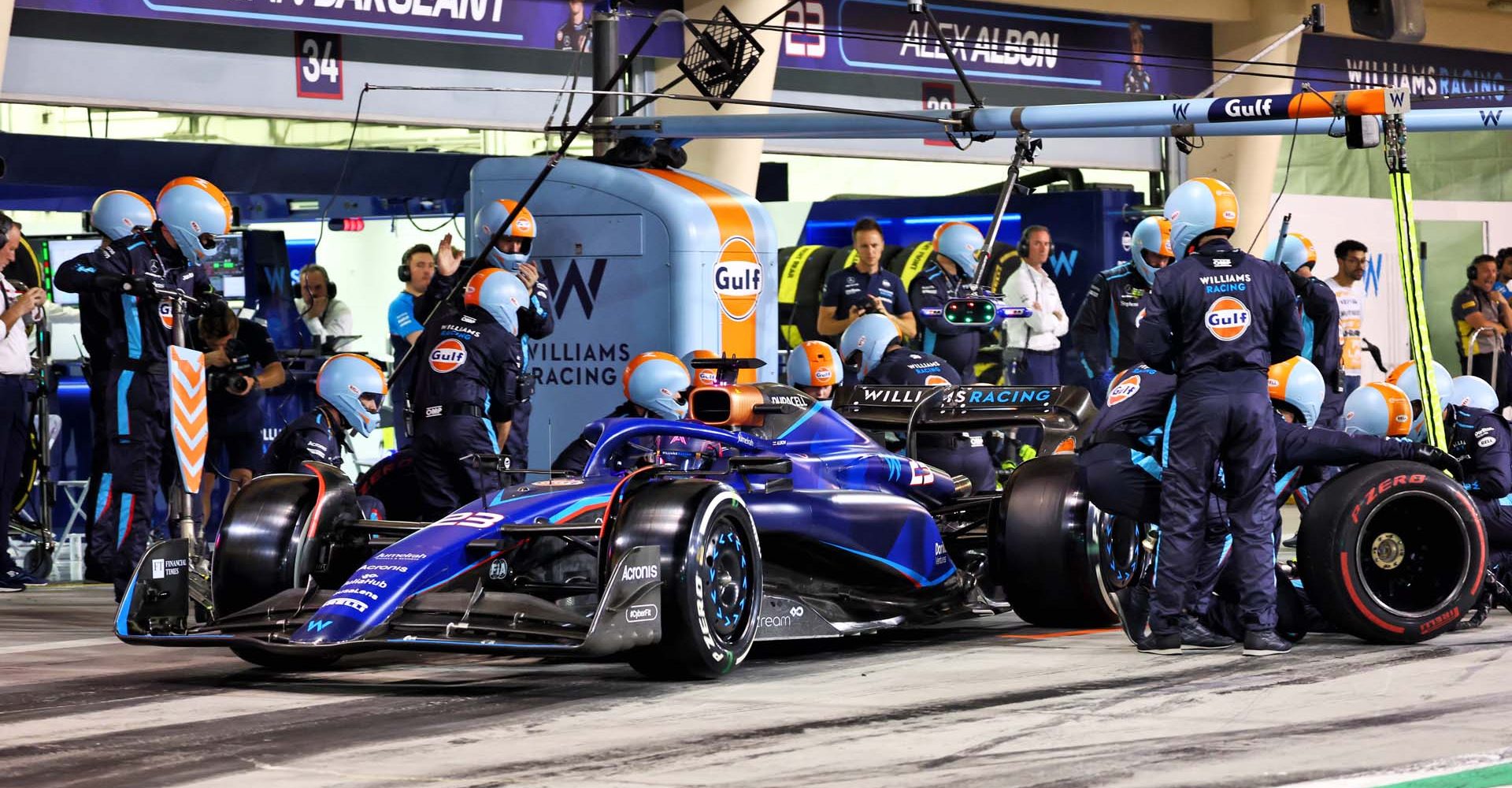 Alexander Albon (THA) Williams Racing FW45 makes a pit stop.
Formula One World Championship, Rd 1, Bahrain Grand Prix, Sunday 5th March 2023. Sakhir, Bahrain.