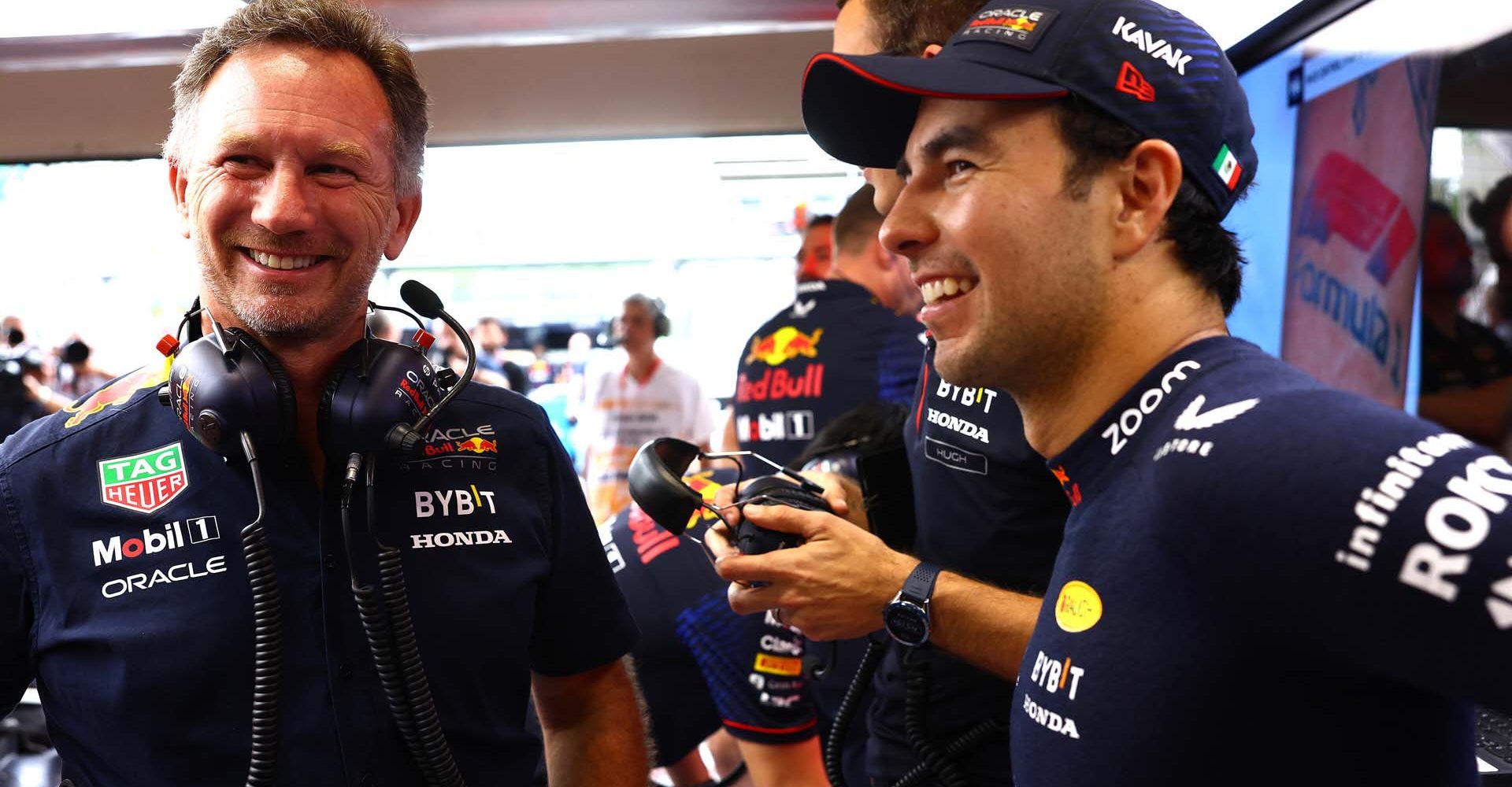 SAO PAULO, BRAZIL - NOVEMBER 03: Sergio Perez of Mexico and Oracle Red Bull Racing and Red Bull Racing Team Principal Christian Horner talk in the garage during qualifying ahead of the F1 Grand Prix of Brazil at Autodromo Jose Carlos Pace on November 03, 2023 in Sao Paulo, Brazil. (Photo by Mark Thompson/Getty Images) // Getty Images / Red Bull Content Pool // SI202311031487 // Usage for editorial use only //