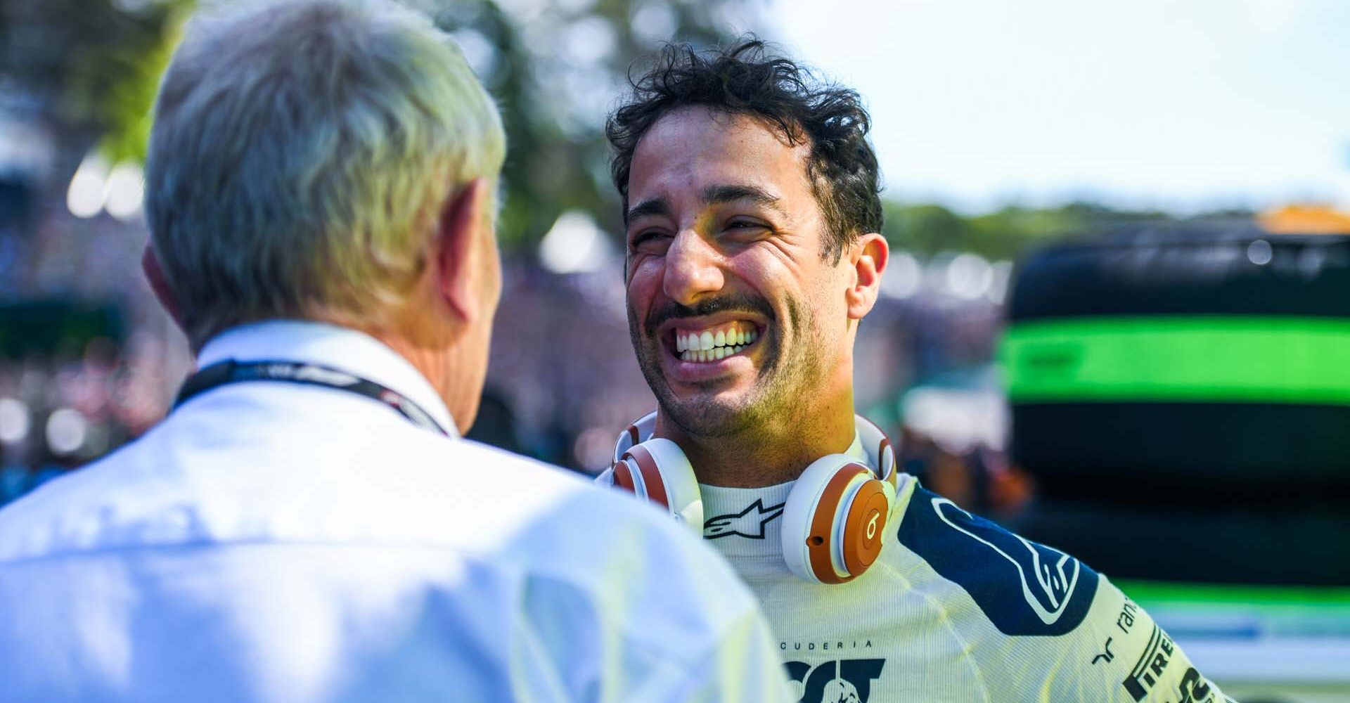 SAO PAULO, BRAZIL - NOVEMBER 04: Daniel Ricciardo of Australia and Scuderia AlphaTauri talks with Red Bull Racing Team Consultant Dr Helmut Marko prior to the Sprint ahead of the F1 Grand Prix of Brazil at Autodromo Jose Carlos Pace on November 04, 2023 in Sao Paulo, Brazil. (Photo by Rudy Carezzevoli/Getty Images) // Getty Images / Red Bull Content Pool // SI202311040463 // Usage for editorial use only //