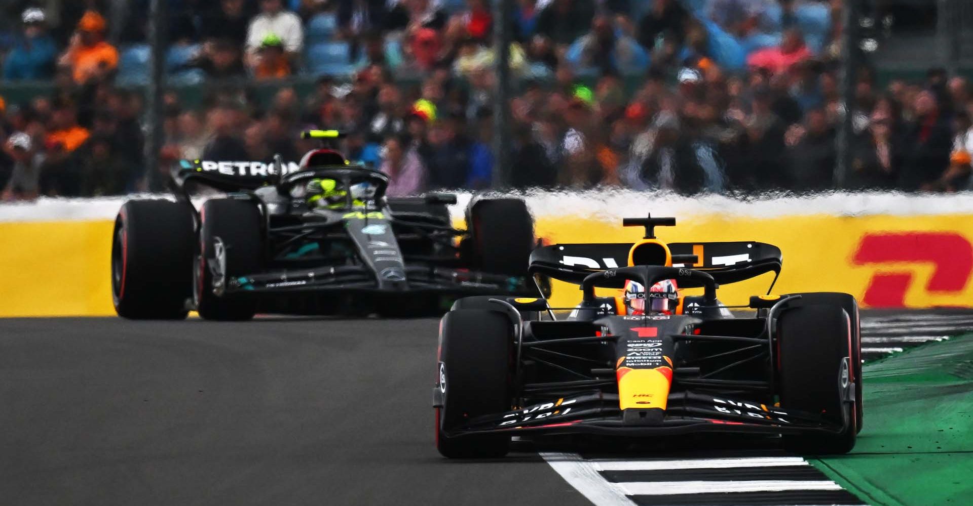 NORTHAMPTON, ENGLAND - JULY 08: Max Verstappen of the Netherlands driving the (1) Oracle Red Bull Racing RB19 leads Lewis Hamilton of Great Britain driving the (44) Mercedes AMG Petronas F1 Team W14 during qualifying ahead of the F1 Grand Prix of Great Britain at Silverstone Circuit on July 08, 2023 in Northampton, England. (Photo by Dan Mullan/Getty Images)