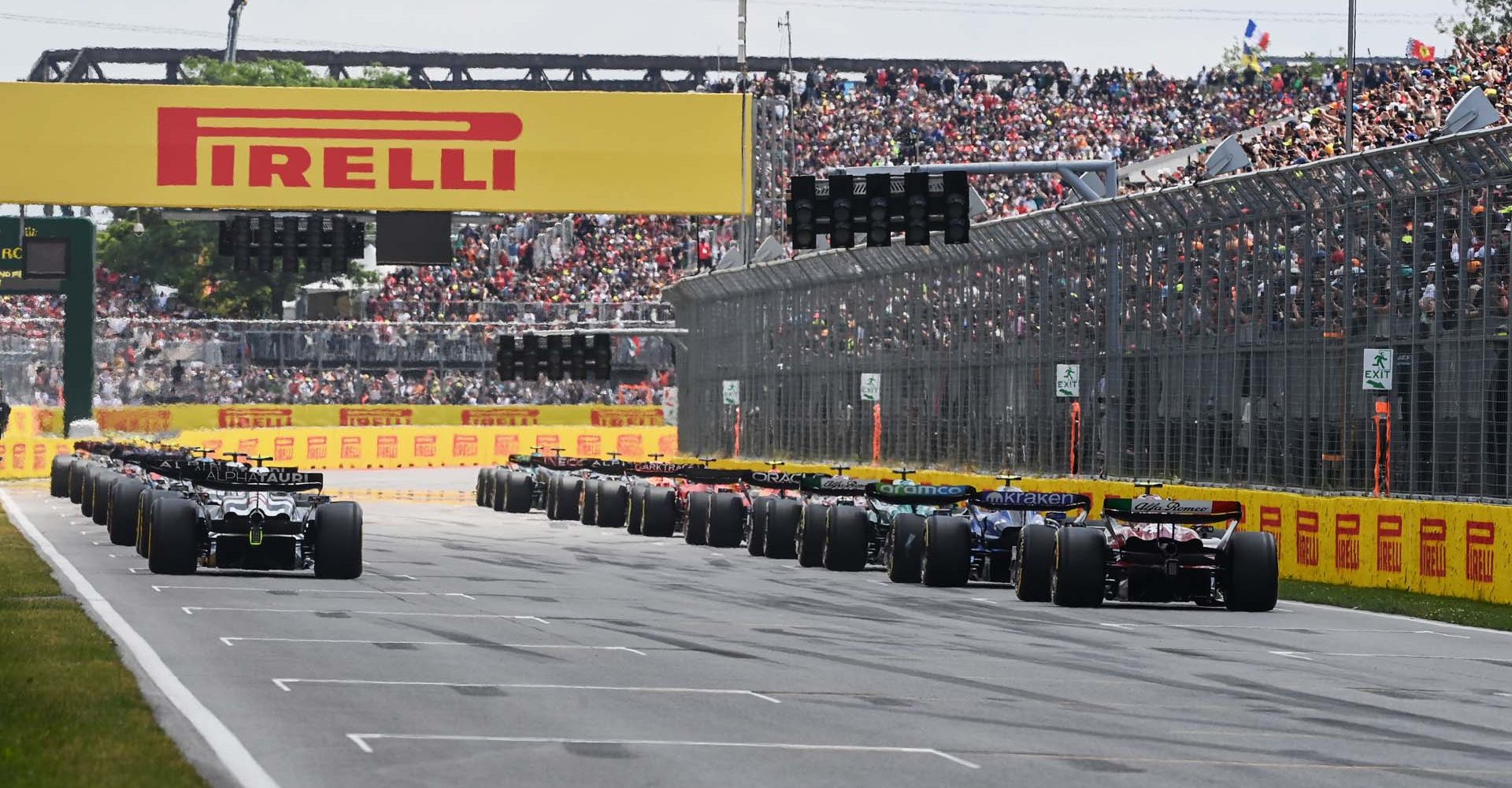 CIRCUIT GILLES-VILLENEUVE, CANADA - JUNE 18: The drivers launch at the start of the race during the Canadian GP at Circuit Gilles-Villeneuve on Sunday June 18, 2023 in Montreal, Canada. (Photo by Mark Sutton / LAT Images)