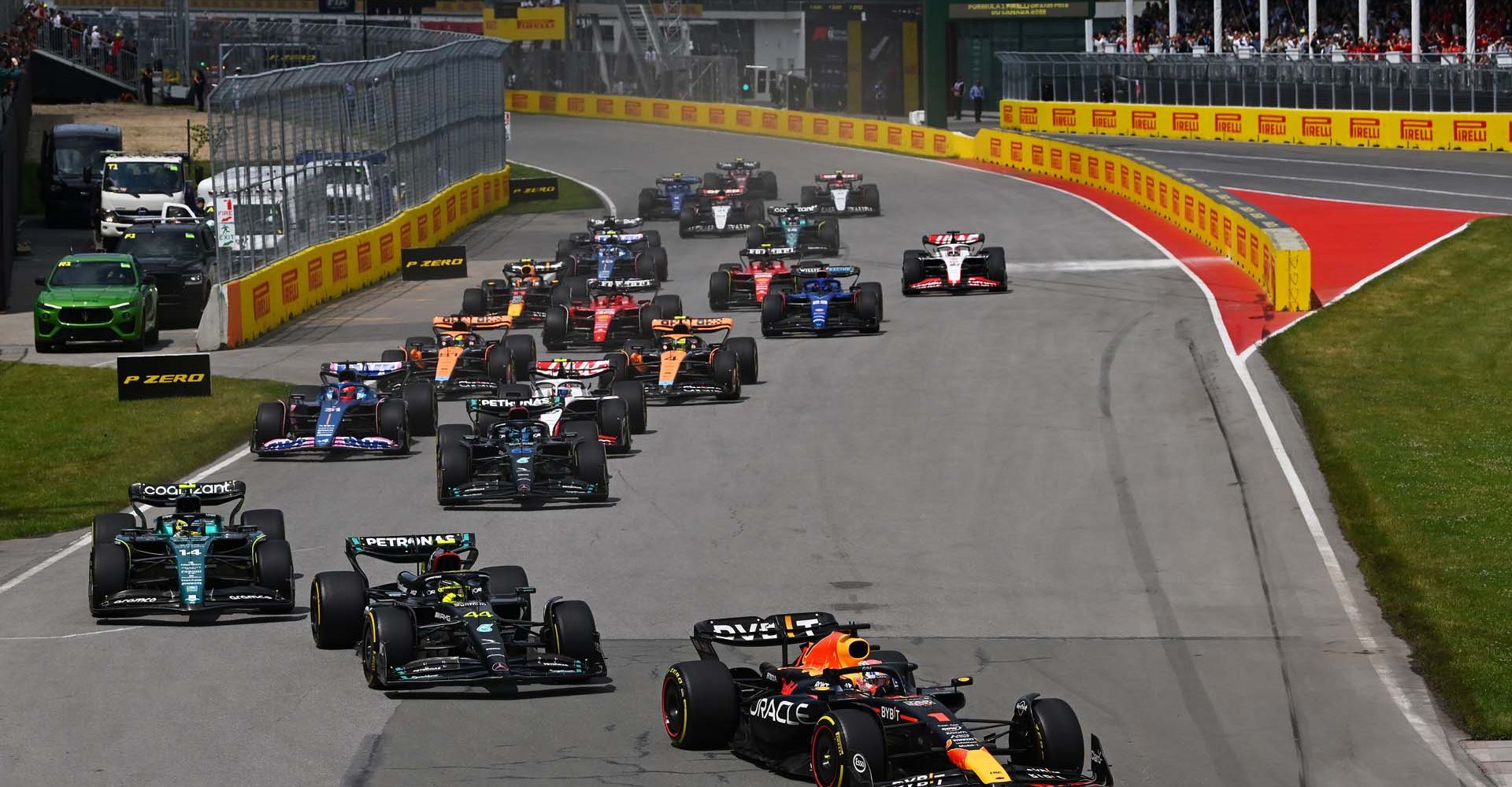 MONTREAL, QUEBEC - JUNE 18: Max Verstappen of the Netherlands driving the (1) Oracle Red Bull Racing RB19 leads Lewis Hamilton of Great Britain driving the (44) Mercedes AMG Petronas F1 Team W14 and the rest of the field at the start during the F1 Grand Prix of Canada at Circuit Gilles Villeneuve on June 18, 2023 in Montreal, Quebec. (Photo by Dan Mullan/Getty Images)