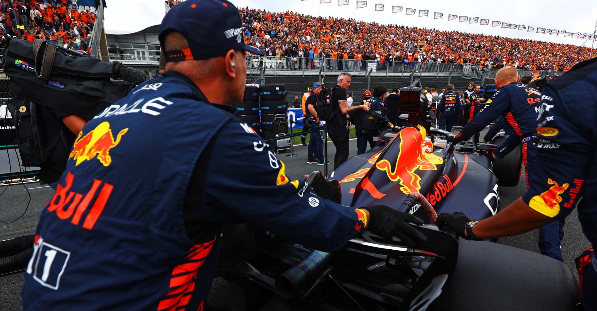 ZANDVOORT, NETHERLANDS - AUGUST 27: Max Verstappen of the Netherlands and Oracle Red Bull Racing prepares to drive on the grid prior to the F1 Grand Prix of The Netherlands at Circuit Zandvoort on August 27, 2023 in Zandvoort, Netherlands. (Photo by Mark Thompson/Getty Images) // Getty Images / Red Bull Content Pool // SI202308270484 // Usage for editorial use only //