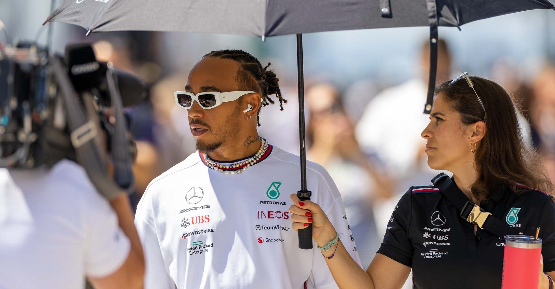 Lewis Hamilton and Rosa Herrero (Mercedes)