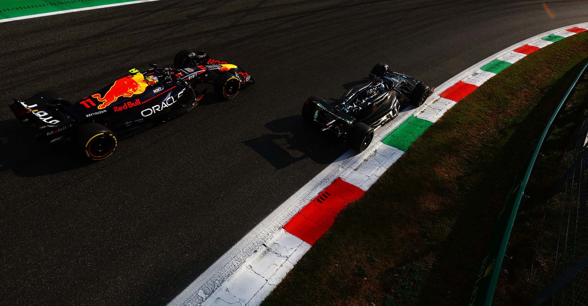 MONZA, ITALY - SEPTEMBER 01: Sergio Perez of Mexico driving the (11) Oracle Red Bull Racing RB19 and George Russell of Great Britain driving the (63) Mercedes AMG Petronas F1 Team W14 on track during practice ahead of the F1 Grand Prix of Italy at Autodromo Nazionale Monza on September 01, 2023 in Monza, Italy. (Photo by Mark Thompson/Getty Images) // Getty Images / Red Bull Content Pool // SI202309010660 // Usage for editorial use only //