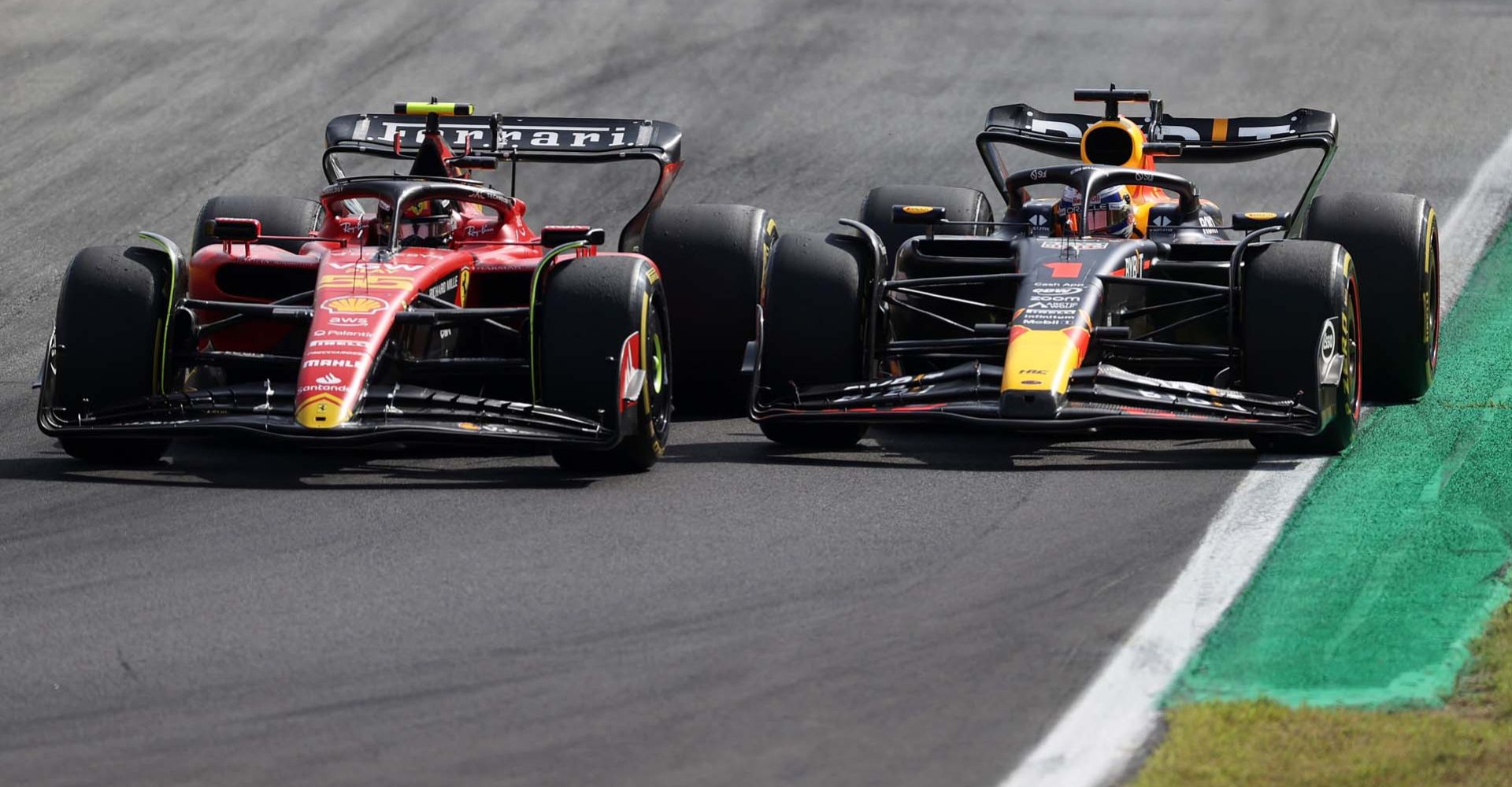 MONZA, ITALY - SEPTEMBER 03: Carlos Sainz of Spain driving (55) the Ferrari SF-23 and Max Verstappen of the Netherlands driving the (1) Oracle Red Bull Racing RB19 battle for track position during the F1 Grand Prix of Italy at Autodromo Nazionale Monza on September 03, 2023 in Monza, Italy. (Photo by Ryan Pierse/Getty Images) // Getty Images / Red Bull Content Pool // SI202309030248 // Usage for editorial use only //