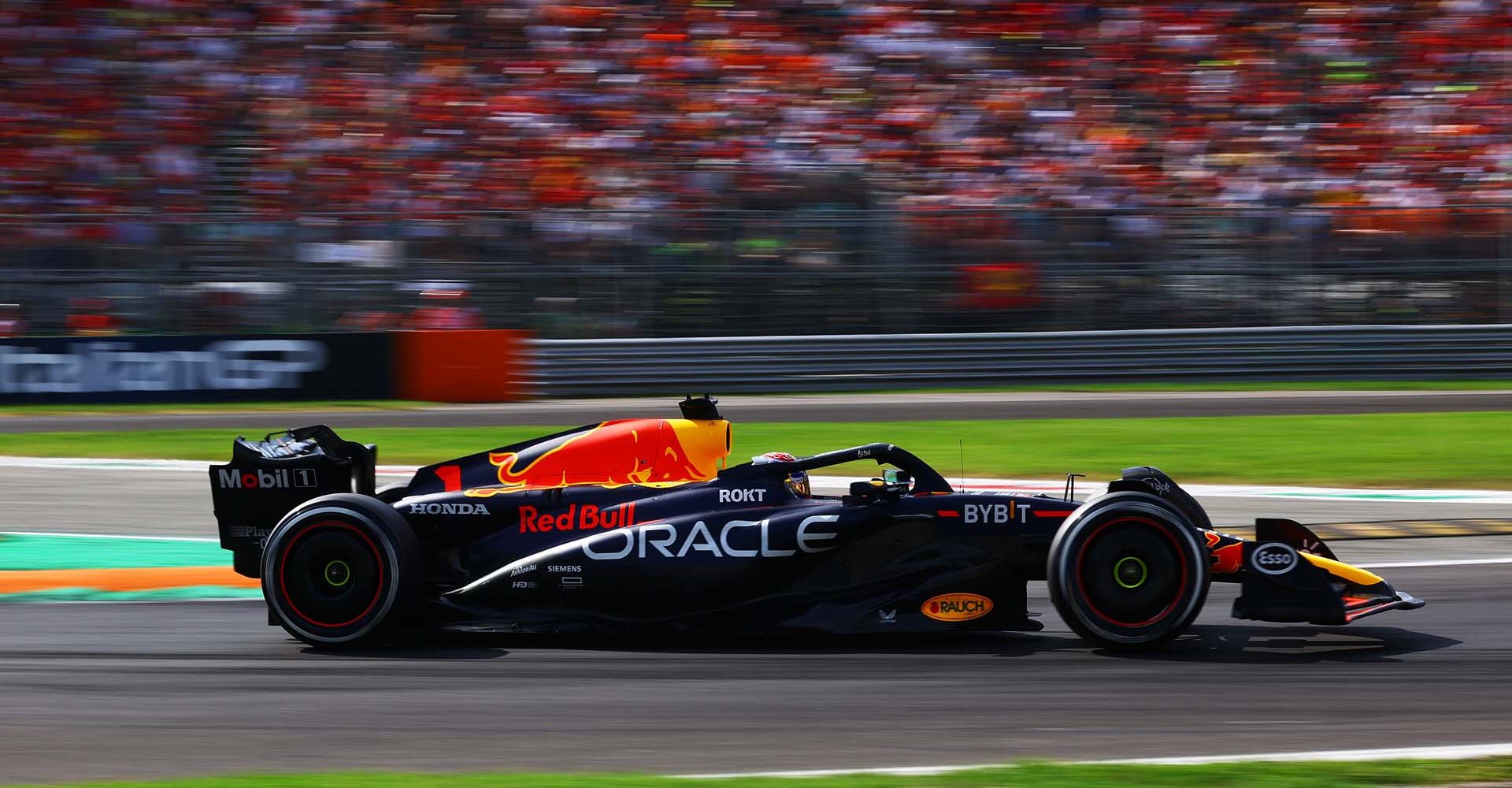 MONZA, ITALY - SEPTEMBER 03: Max Verstappen of the Netherlands driving the (1) Oracle Red Bull Racing RB19 on track during the F1 Grand Prix of Italy at Autodromo Nazionale Monza on September 03, 2023 in Monza, Italy. (Photo by Mark Thompson/Getty Images) // Getty Images / Red Bull Content Pool // SI202309030278 // Usage for editorial use only //