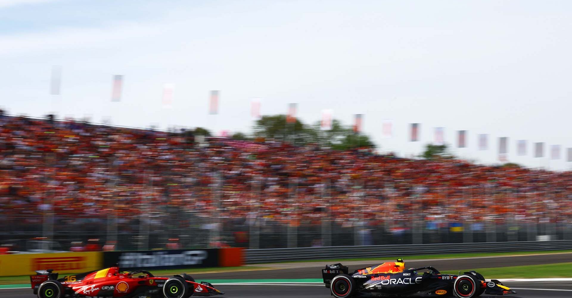 MONZA, ITALY - SEPTEMBER 03: Sergio Perez of Mexico driving the (11) Oracle Red Bull Racing RB19 leads Charles Leclerc of Monaco driving the (16) Ferrari SF-23 during the F1 Grand Prix of Italy at Autodromo Nazionale Monza on September 03, 2023 in Monza, Italy. (Photo by Mark Thompson/Getty Images) // Getty Images / Red Bull Content Pool // SI202309030288 // Usage for editorial use only //