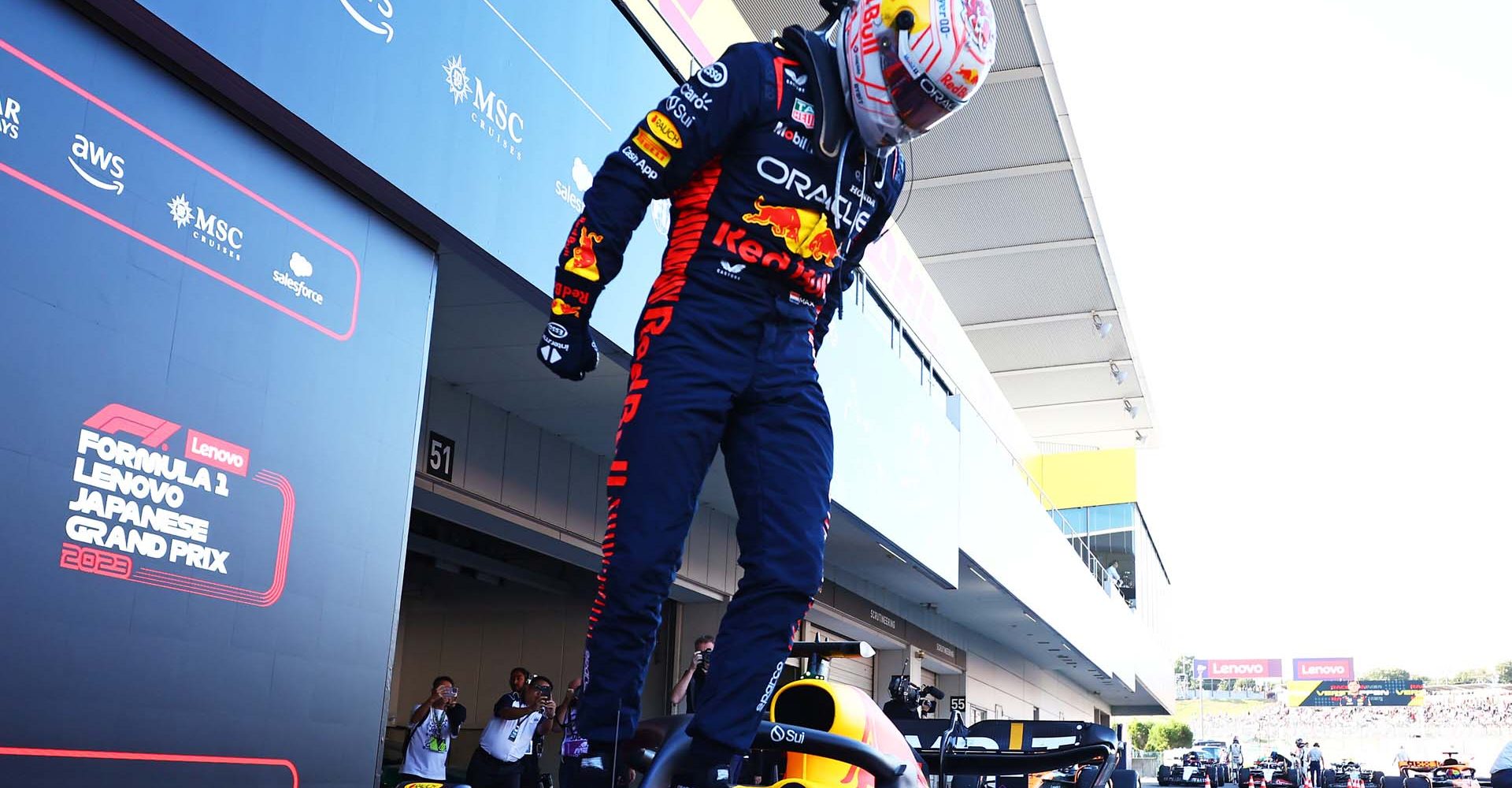 SUZUKA, JAPAN - SEPTEMBER 24: Race winner Max Verstappen of the Netherlands and Oracle Red Bull Racing celebrates in parc ferme during the F1 Grand Prix of Japan at Suzuka International Racing Course on September 24, 2023 in Suzuka, Japan. (Photo by Mark Thompson/Getty Images) // Getty Images / Red Bull Content Pool // SI202309240152 // Usage for editorial use only //