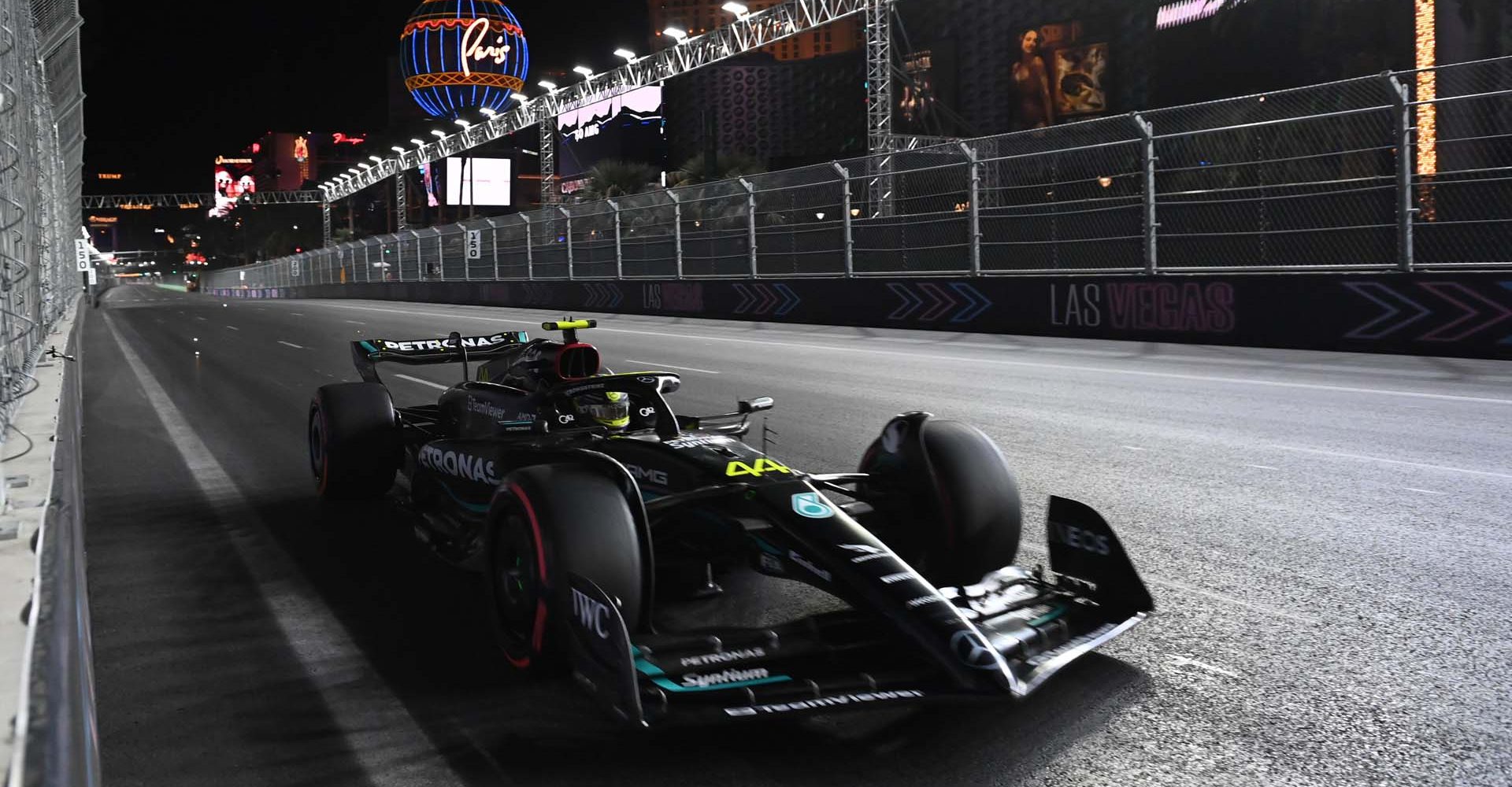 2023 Las Vegas Grand Prix, Friday - LAT Images Lewis Hamilton