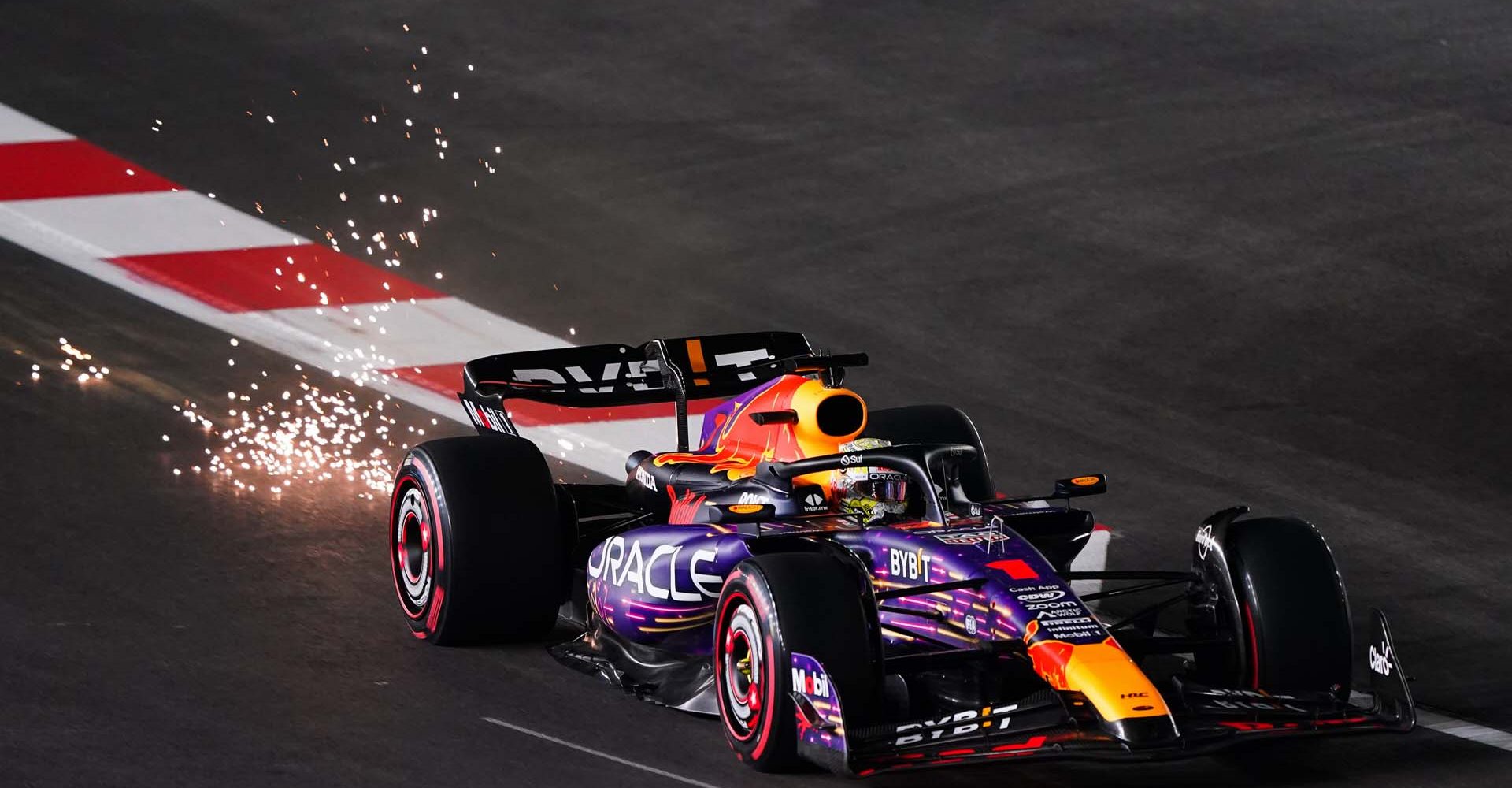 LAS VEGAS, NEVADA - NOVEMBER 16: Max Verstappen of the Netherlands and Oracle Red Bull Racing drives on track during practice ahead of the F1 Grand Prix of Las Vegas at Las Vegas Strip Circuit on November 16, 2023 in Las Vegas, Nevada. (Photo by Alex Bierens de Haan/Getty Images for Heineken) // Getty Images / Red Bull Content Pool // SI202311190402 // Usage for editorial use only //