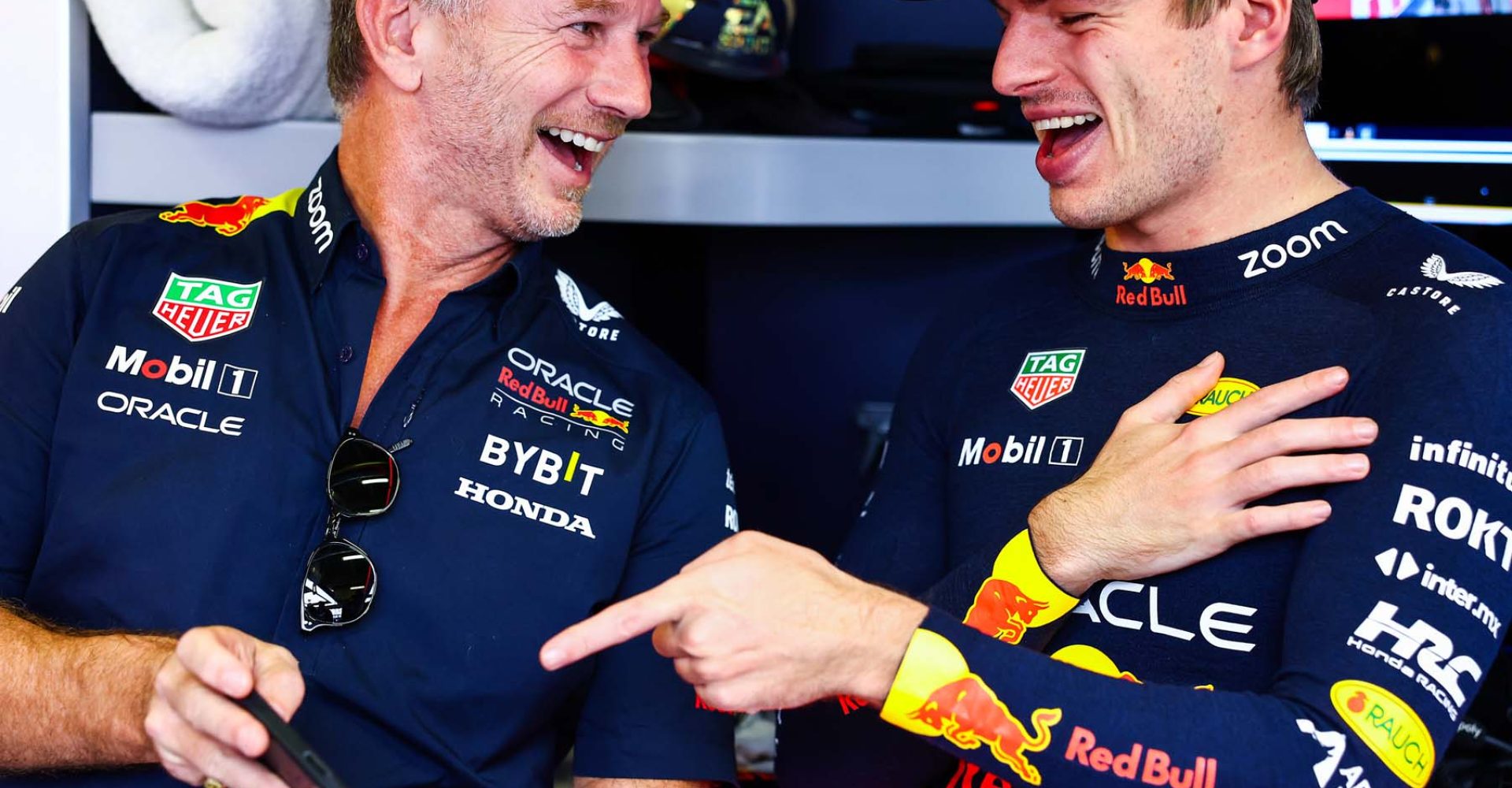 MEXICO CITY, MEXICO - OCTOBER 27: Red Bull Racing Team Principal Christian Horner and Max Verstappen of the Netherlands and Oracle Red Bull Racing talk in the garage  prior to practice ahead of the F1 Grand Prix of Mexico at Autodromo Hermanos Rodriguez on October 27, 2023 in Mexico City, Mexico. (Photo by Mark Thompson/Getty Images) // Getty Images / Red Bull Content Pool // SI202310271393 // Usage for editorial use only //