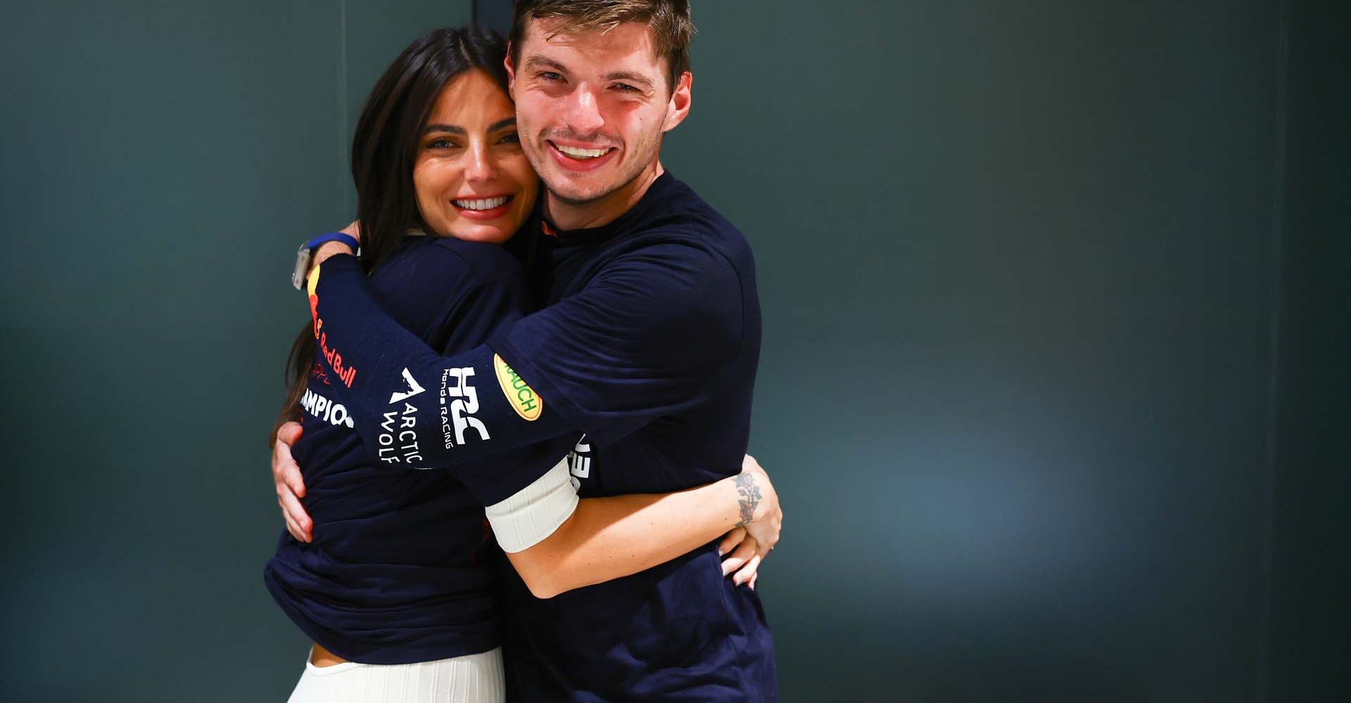 LUSAIL CITY, QATAR - OCTOBER 07: 2023 F1 World Drivers Champion Max Verstappen of the Netherlands and Oracle Red Bull Racing celebrates with Kelly Piquet after the Sprint ahead of the F1 Grand Prix of Qatar at Lusail International Circuit on October 07, 2023 in Lusail City, Qatar. (Photo by Mark Thompson/Getty Images) // Getty Images / Red Bull Content Pool // SI202310070620 // Usage for editorial use only //