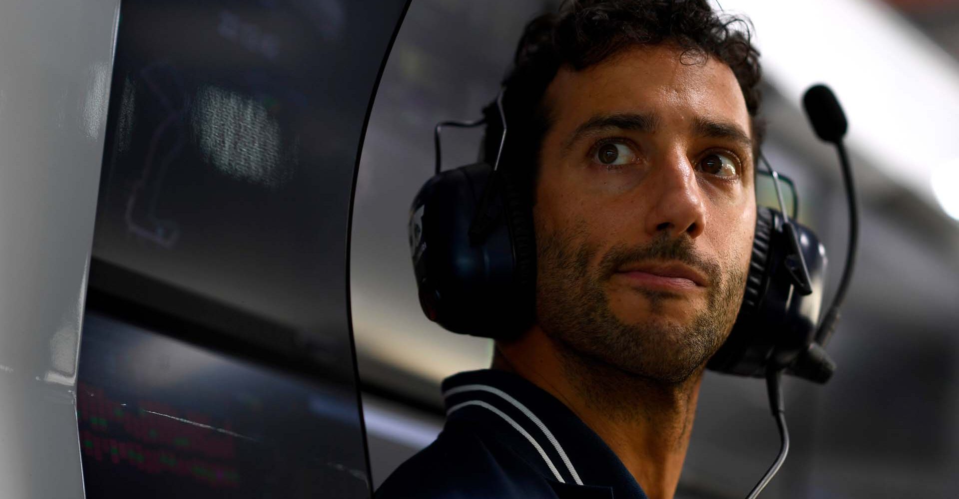 SINGAPORE, SINGAPORE - SEPTEMBER 16: Daniel Ricciardo of Australia and Scuderia AlphaTauri looks on from the pitwall during qualifying ahead of the F1 Grand Prix of Singapore at Marina Bay Street Circuit on September 16, 2023 in Singapore, Singapore. (Photo by Rudy Carezzevoli/Getty Images) // Getty Images / Red Bull Content Pool // SI202309160457 // Usage for editorial use only //