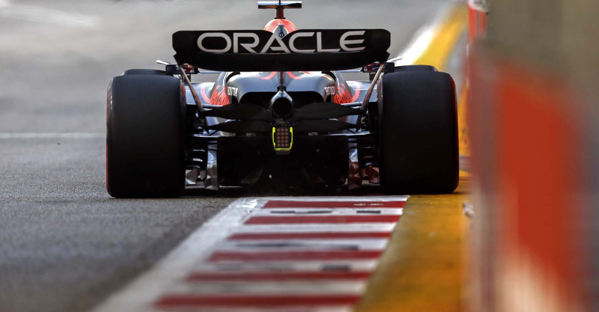 MARINA BAY STREET CIRCUIT, SINGAPORE - SEPTEMBER 16: Max Verstappen, Red Bull Racing RB19 during the Singapore GP at Marina Bay Street Circuit on Saturday September 16, 2023 in Singapore, Singapore. (Photo by Zak Mauger / LAT Images)