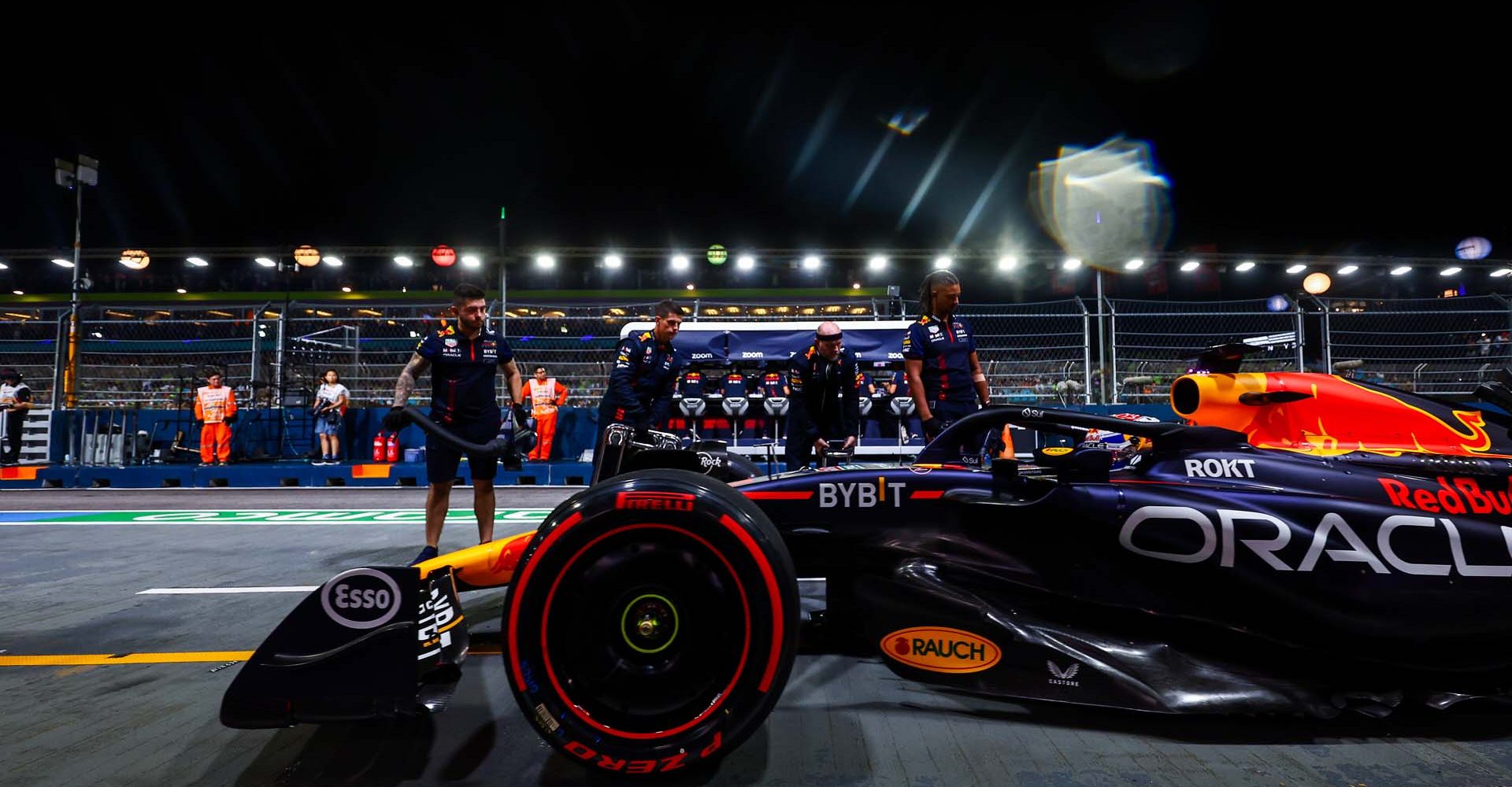 SINGAPORE, SINGAPORE - SEPTEMBER 16: Max Verstappen of the Netherlands driving the (1) Oracle Red Bull Racing RB19 stops in the Pitlane during qualifying ahead of the F1 Grand Prix of Singapore at Marina Bay Street Circuit on September 16, 2023 in Singapore, Singapore. (Photo by Mark Thompson/Getty Images) // Getty Images / Red Bull Content Pool // SI202309160394 // Usage for editorial use only //