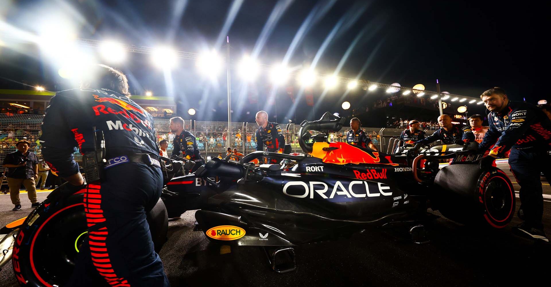 SINGAPORE, SINGAPORE - SEPTEMBER 17: Max Verstappen of the Netherlands and Oracle Red Bull Racing prepares to drive on the grid prior to the F1 Grand Prix of Singapore at Marina Bay Street Circuit on September 17, 2023 in Singapore, Singapore. (Photo by Mark Thompson/Getty Images) // Getty Images / Red Bull Content Pool // SI202309170434 // Usage for editorial use only //