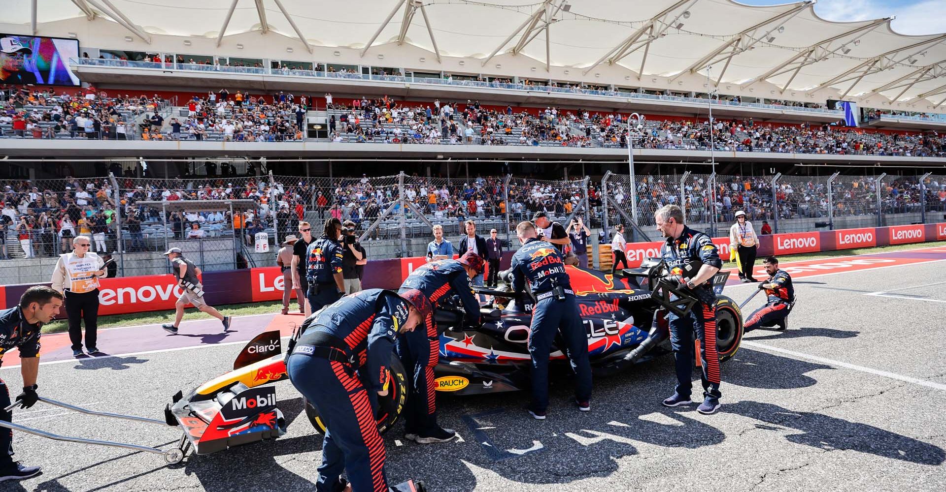 AUSTIN, TEXAS - OCTOBER 22: Max Verstappen of the Netherlands and Oracle Red Bull Racing prepares to drive on the grid prior to the F1 Grand Prix of United States at Circuit of The Americas on October 22, 2023 in Austin, Texas. (Photo by Chris Graythen/Getty Images) // Getty Images / Red Bull Content Pool // SI202310220722 // Usage for editorial use only //