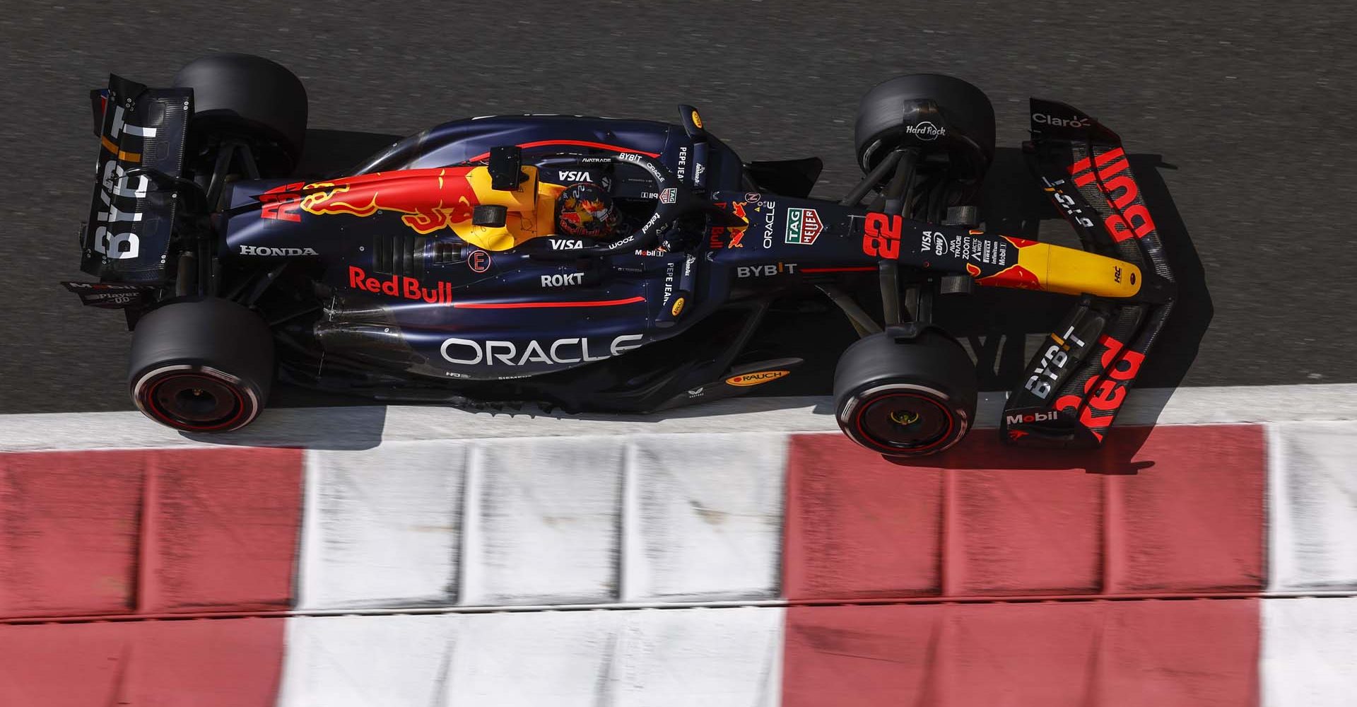 YAS MARINA CIRCUIT, UNITED ARAB EMIRATES - DECEMBER 10: Yuki Tsunoda, Red Bull Racing RB20 during the Abu Dhabi Post-Season Testing at Yas Marina Circuit on Tuesday December 10, 2024 in Abu Dhabi, United Arab Emirates. (Photo by Zak Mauger / LAT Images)