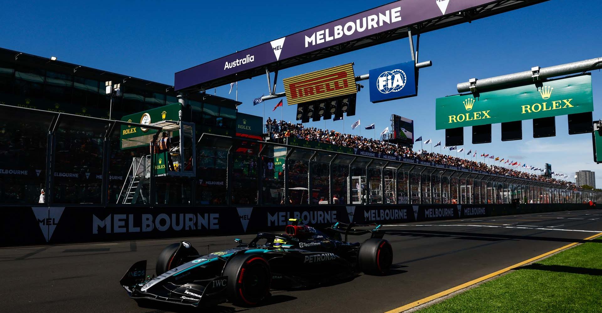 MELBOURNE GRAND PRIX CIRCUIT, AUSTRALIA - MARCH 24: Sir Lewis Hamilton, Mercedes F1 W15 during the Australian GP at Melbourne Grand Prix Circuit on Sunday March 24, 2024 in Melbourne, Australia. (Photo by Zak Mauger / LAT Images)