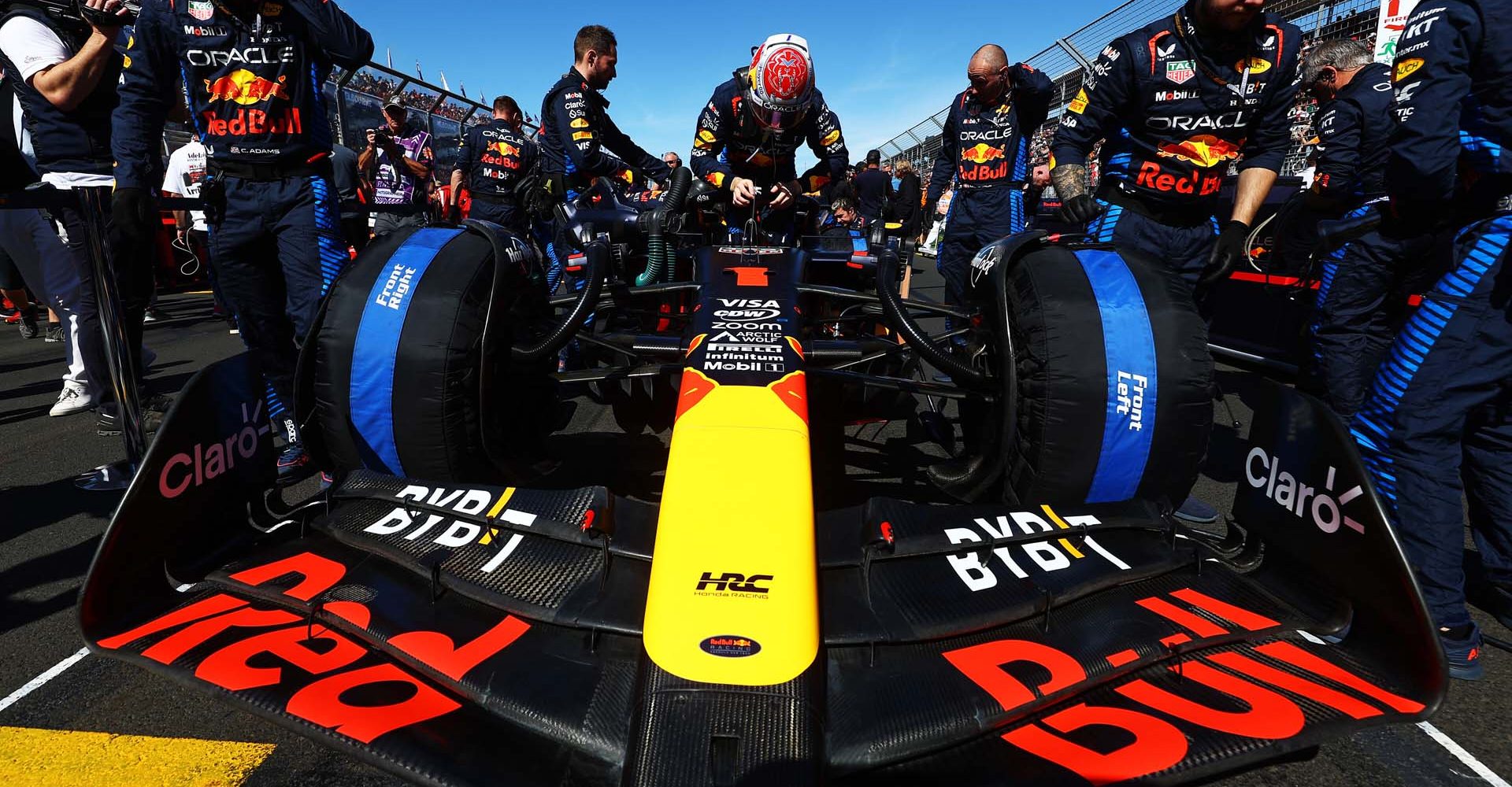 MELBOURNE, AUSTRALIA - MARCH 24: Max Verstappen of the Netherlands and Oracle Red Bull Racing prepares to drive on the grid prior to the F1 Grand Prix of Australia at Albert Park Circuit on March 24, 2024 in Melbourne, Australia. (Photo by Mark Thompson/Getty Images) // Getty Images / Red Bull Content Pool // SI202403240207 // Usage for editorial use only //