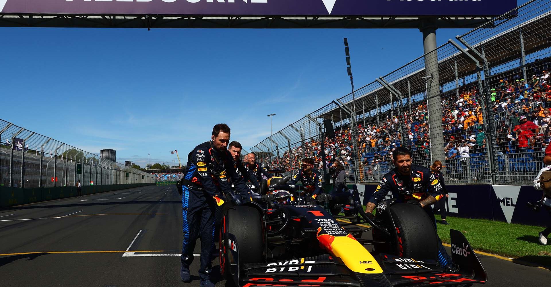 MELBOURNE, AUSTRALIA - MARCH 24: Max Verstappen of the Netherlands and Oracle Red Bull Racing prepares to drive on the grid during the F1 Grand Prix of Australia at Albert Park Circuit on March 24, 2024 in Melbourne, Australia. (Photo by Mark Thompson/Getty Images) // Getty Images / Red Bull Content Pool // SI202403240315 // Usage for editorial use only //