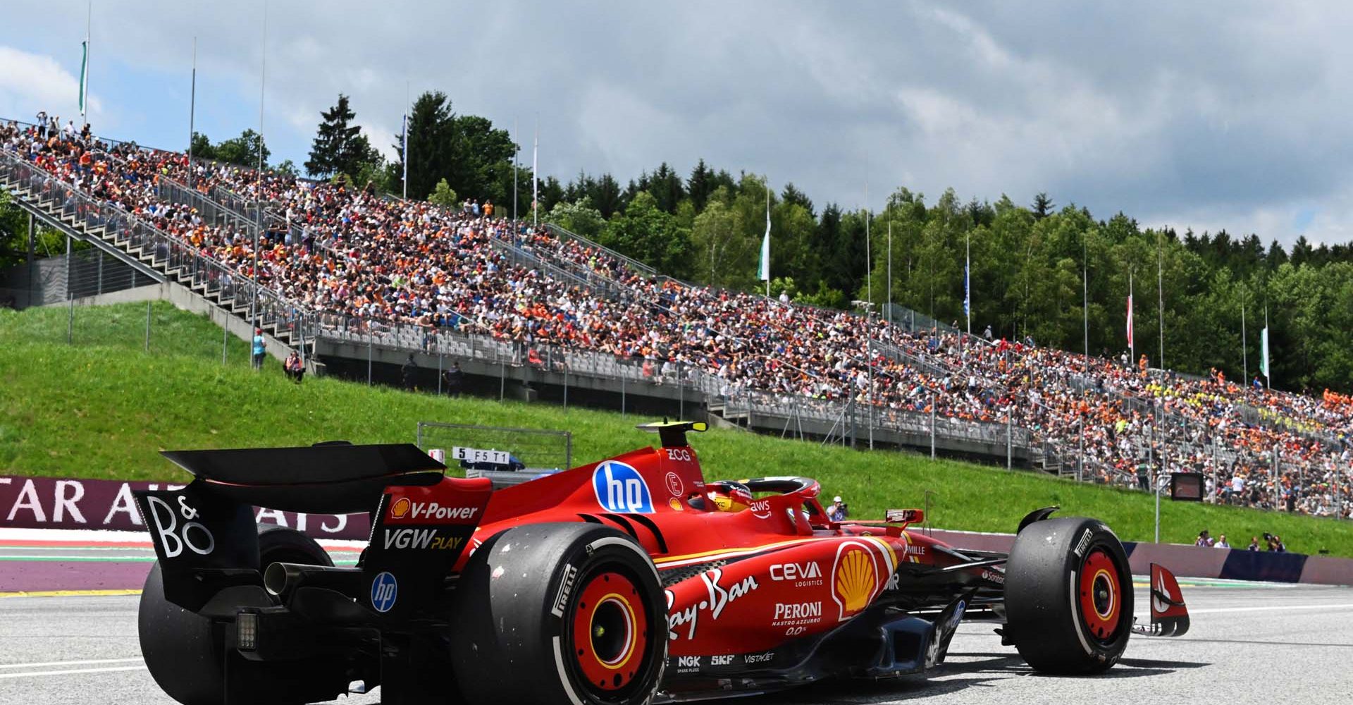 RED BULL RING, AUSTRIA - JUNE 28: Carlos Sainz, Ferrari SF-24 during the Austrian GP at Red Bull Ring on Friday June 28, 2024 in Spielberg, Austria. (Photo by Mark Sutton / LAT Images)