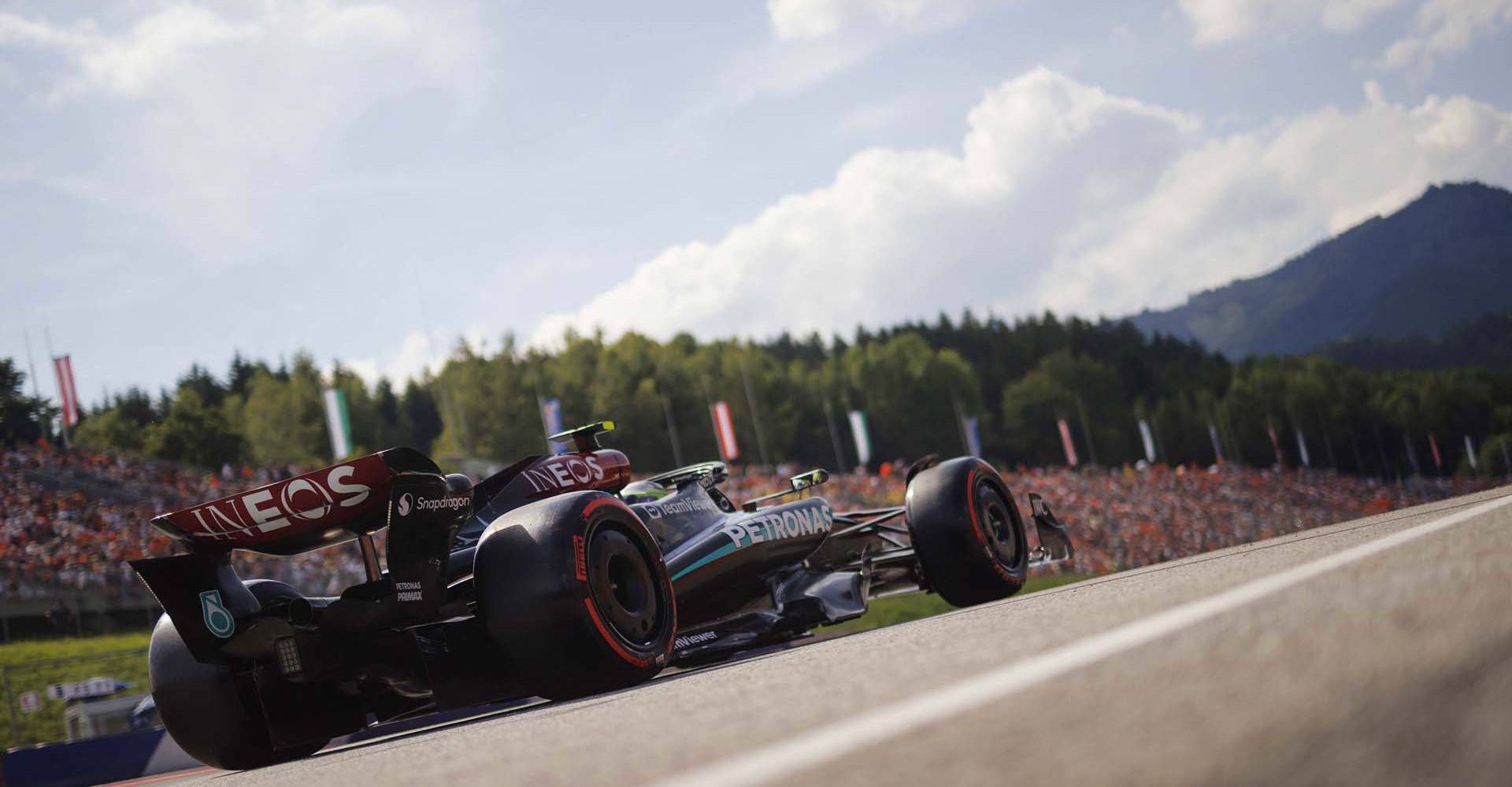 RED BULL RING, AUSTRIA - JUNE 29: Sir Lewis Hamilton, Mercedes F1 W15 during the Austrian GP at Red Bull Ring on Saturday June 29, 2024 in Spielberg, Austria. (Photo by Andy Hone / LAT Images)