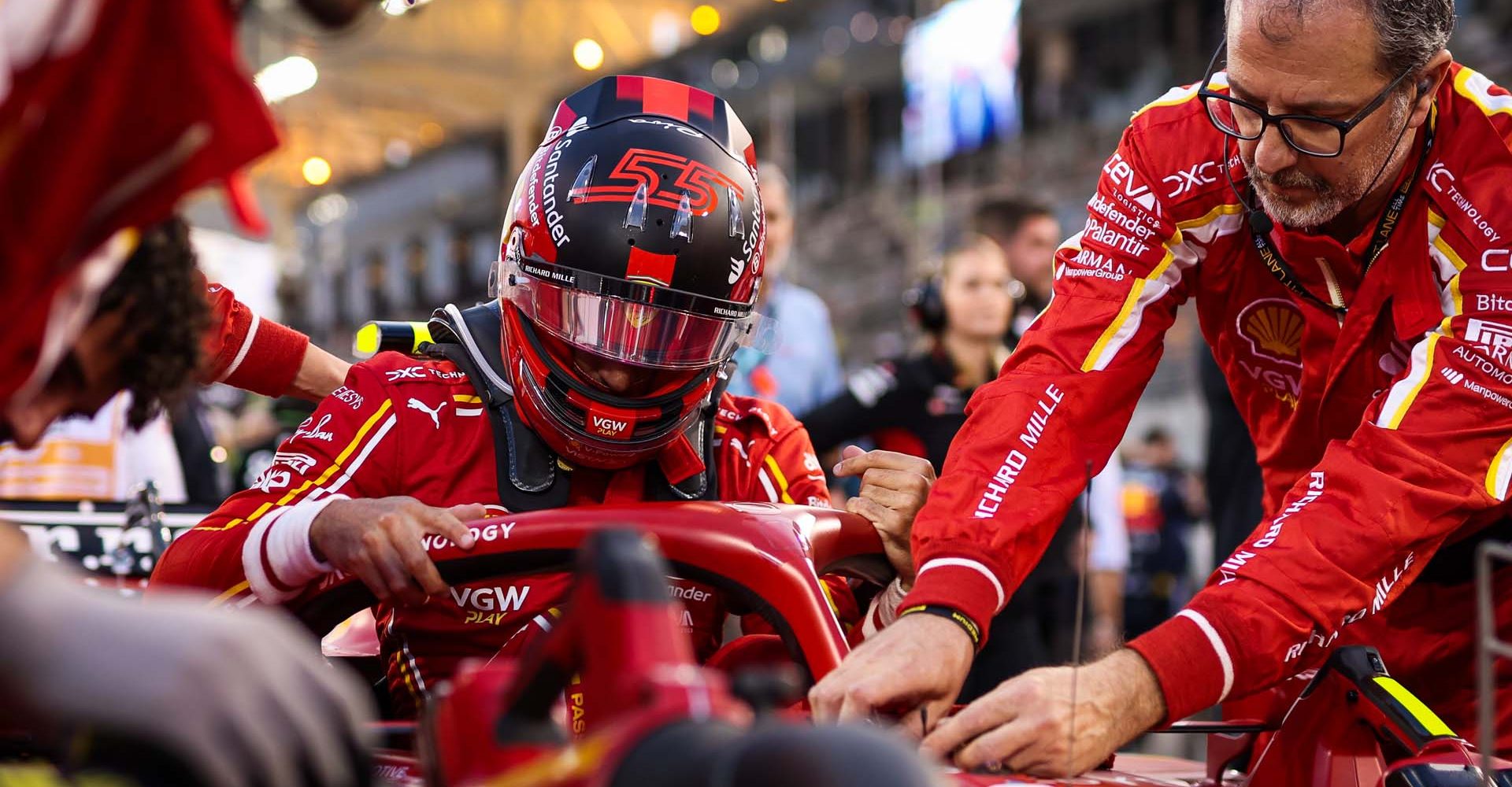 SAINZ Carlos (spa), Scuderia Ferrari SF-24, starting grid during the Formula 1 Gulf Air Bahrain Grand Prix 2024, 1st round of the 2024 FIA Formula One World Championship from February 29 to March 2, 2024 on the Bahrain International Circuit, in Sakhir, Bahrain - Photo Florent Gooden / DPPI