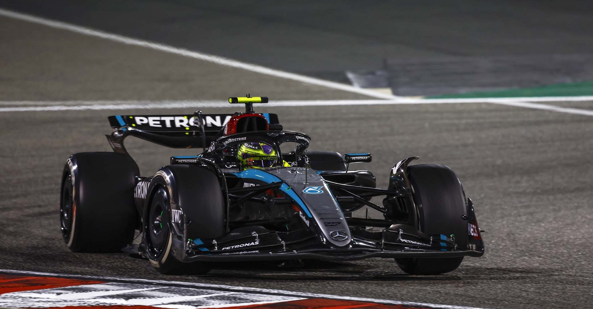 2024 Bahrain Grand Prix, Saturday - LAT Images Lewis Hamilton