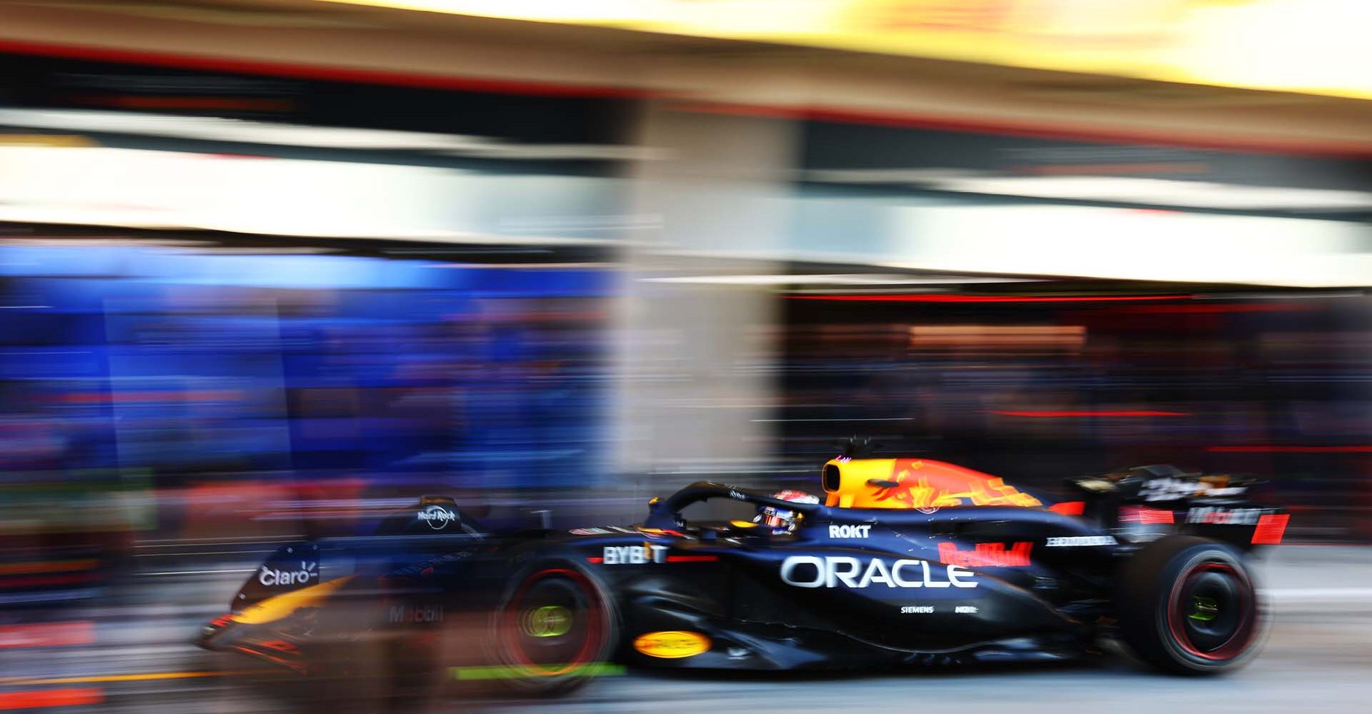 BAHRAIN, BAHRAIN - FEBRUARY 21: Max Verstappen of the Netherlands driving the (1) Oracle Red Bull Racing RB20 makes a pitstop during day one of F1 Testing at Bahrain International Circuit on February 21, 2024 in Bahrain, Bahrain. (Photo by Mark Thompson/Getty Images) // Getty Images / Red Bull Content Pool // SI202402210837 // Usage for editorial use only //