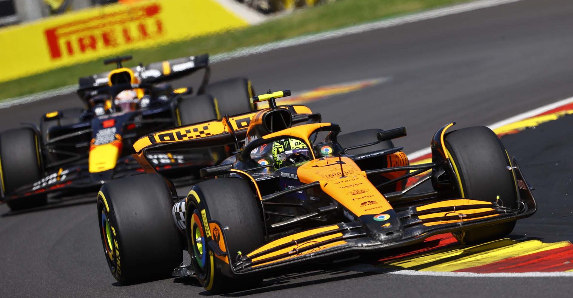 CIRCUIT DE SPA FRANCORCHAMPS, BELGIUM - JULY 28: Lando Norris, McLaren MCL38, leads Max Verstappen, Red Bull Racing RB20 during the Belgian GP at Circuit de Spa Francorchamps on Sunday July 28, 2024 in Spa, Belgium. (Photo by Andy Hone / LAT Images)