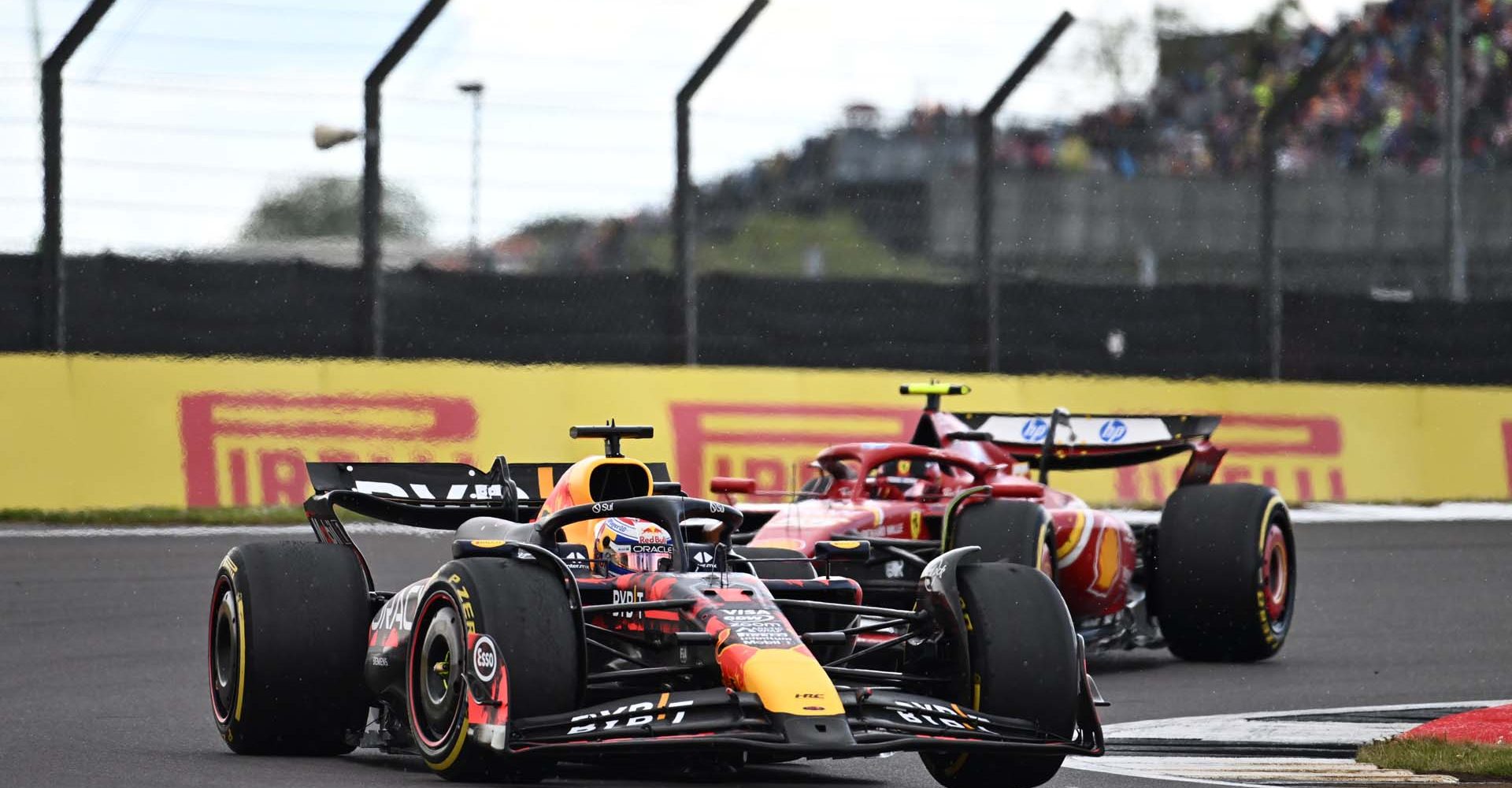 SILVERSTONE CIRCUIT, UNITED KINGDOM - JULY 07: Max Verstappen, Red Bull Racing RB20, leads Carlos Sainz, Ferrari SF-24 during the British GP at Silverstone Circuit on Sunday July 07, 2024 in Northamptonshire, United Kingdom. (Photo by Simon Galloway / LAT Images)