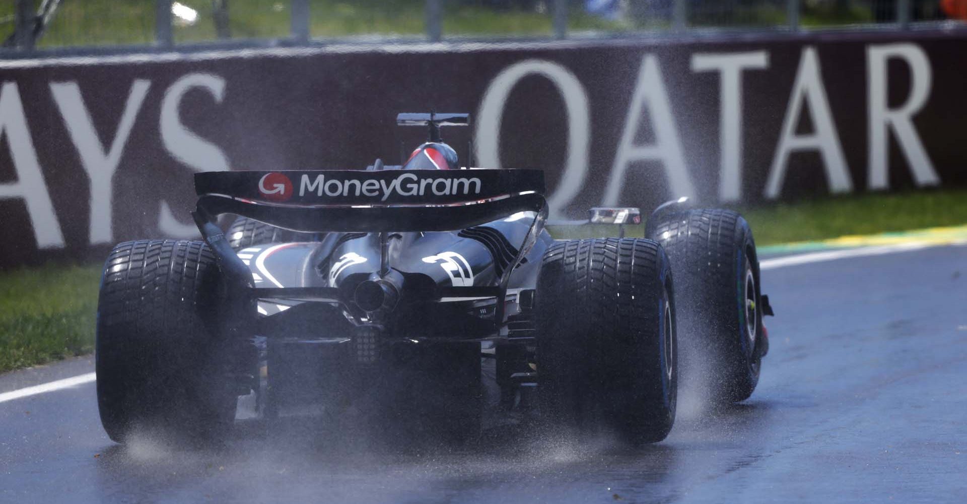 CIRCUIT GILLES-VILLENEUVE, CANADA - JUNE 07: Kevin Magnussen, Haas VF-24 during the Canadian GP at Circuit Gilles-Villeneuve on Friday June 07, 2024 in Montreal, Canada. (Photo by Glenn Dunbar / LAT Images)