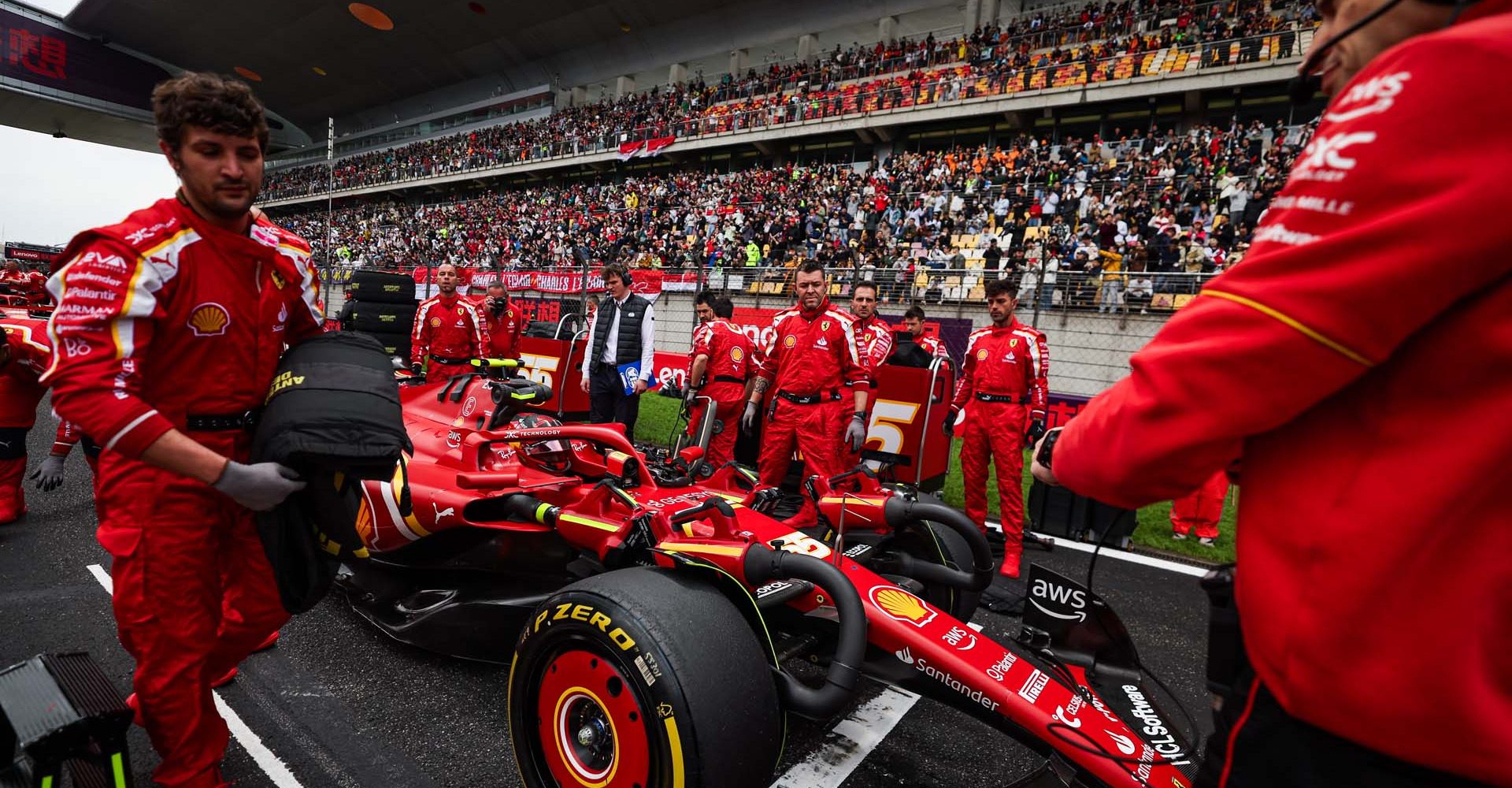 SAINZ Carlos (spa), Scuderia Ferrari SF-24, portrait during the Formula 1 Lenovo Chinese Grand Prix 2024, 5th round of the 2024 Formula One World Championship from April 19 to 21, 2024 on the Shanghai International Circuit, in Shanghai, China - Photo Florent Gooden / DPPI