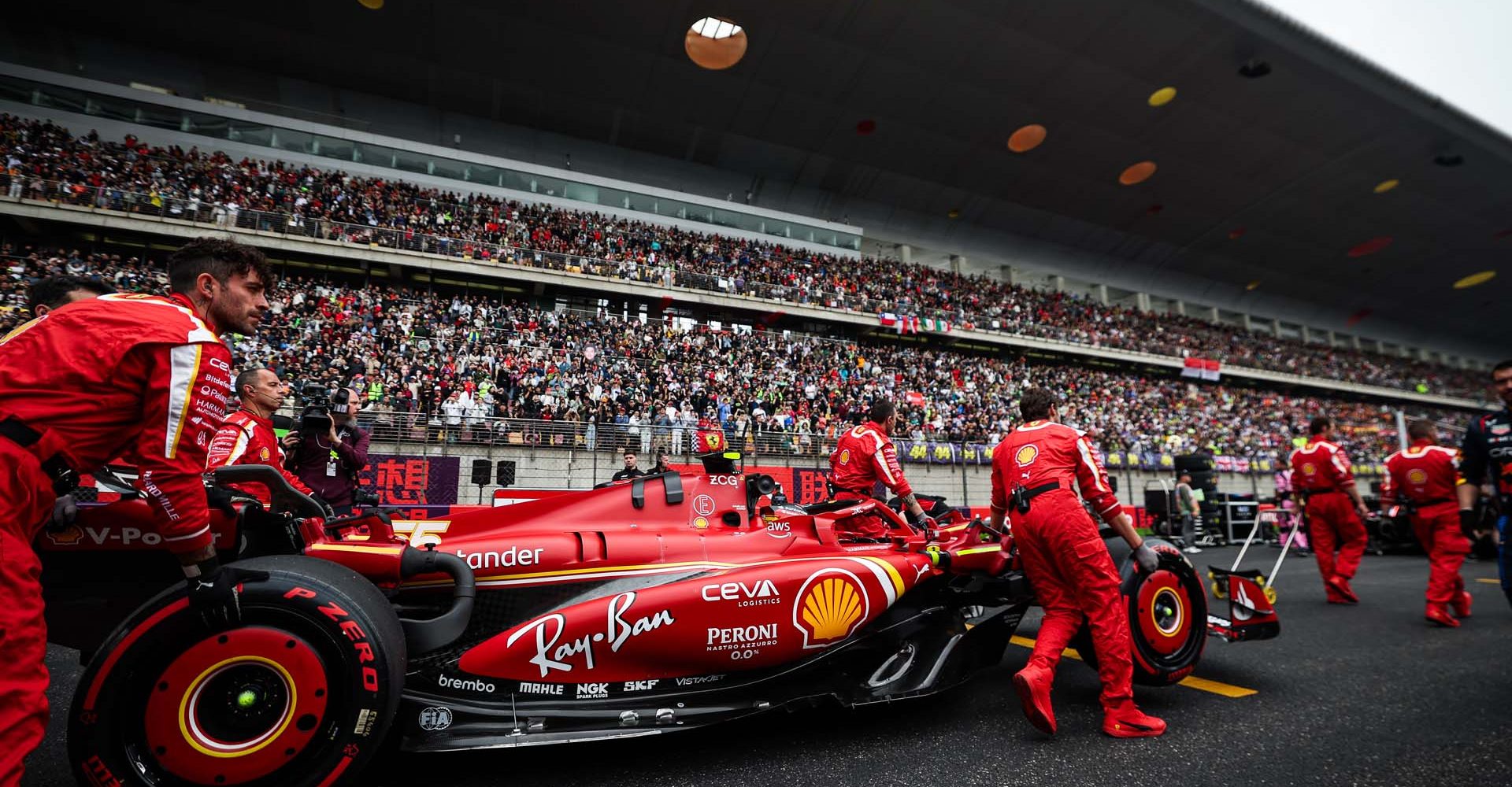 55 SAINZ Carlos (spa), Scuderia Ferrari SF-24, during the Formula 1 Lenovo Chinese Grand Prix 2024, 5th round of the 2024 Formula One World Championship from April 19 to 21, 2024 on the Shanghai International Circuit, in Shanghai, China - Photo Florent Gooden / DPPI