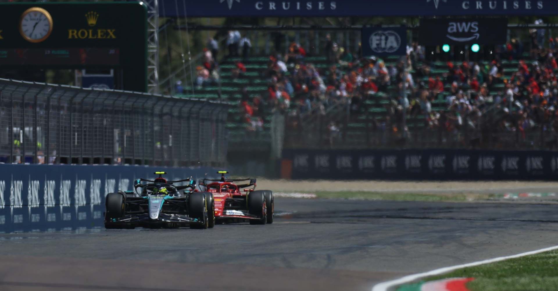 Lewis Hamilton (Mercedes) & Carlos Sainz (Ferrari), slipstream, DRS open,