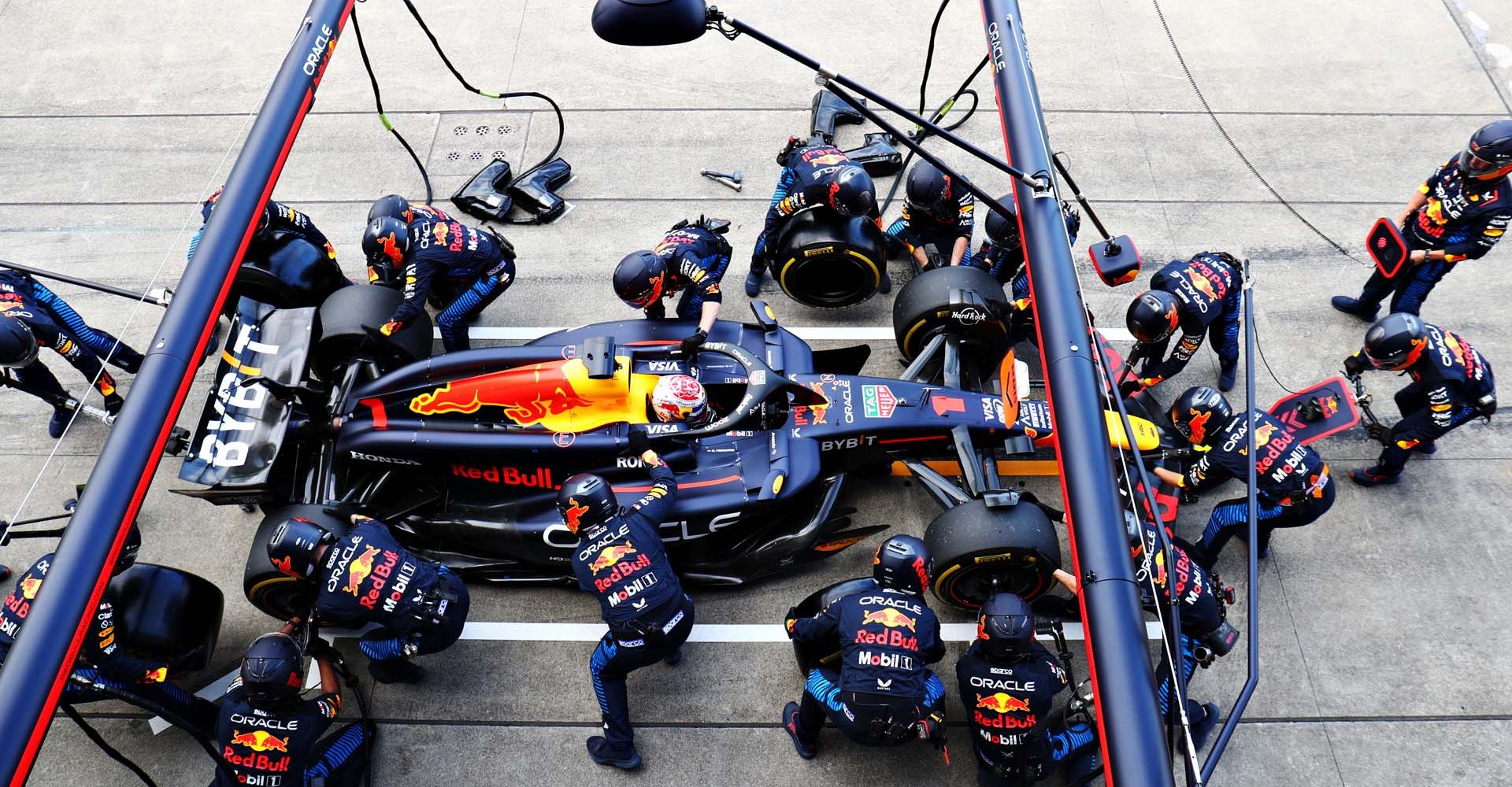 SUZUKA, JAPAN - APRIL 07: Max Verstappen of the Netherlands driving the (1) Oracle Red Bull Racing RB20 makes a pitstop during the F1 Grand Prix of Japan at Suzuka International Racing Course on April 07, 2024 in Suzuka, Japan. (Photo by Peter Fox/Getty Images) // Getty Images / Red Bull Content Pool // SI202404070223 // Usage for editorial use only //