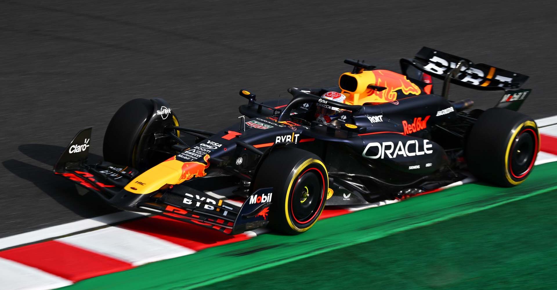 SUZUKA, JAPAN - APRIL 07: Max Verstappen of the Netherlands driving the (1) Oracle Red Bull Racing RB20 on track during the F1 Grand Prix of Japan at Suzuka International Racing Course on April 07, 2024 in Suzuka, Japan. (Photo by Clive Mason/Getty Images) // Getty Images / Red Bull Content Pool // SI202404070231 // Usage for editorial use only //