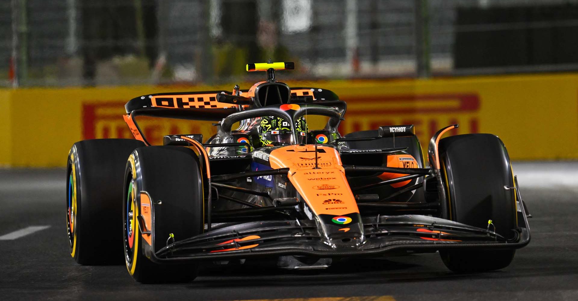 STREETS OF LAS VEGAS, UNITED STATES OF AMERICA - NOVEMBER 21: Lando Norris, McLaren MCL38 during the Las Vegas GP at Streets of Las Vegas on Thursday November 21, 2024, United States of America. (Photo by Sam Bagnall / LAT Images)