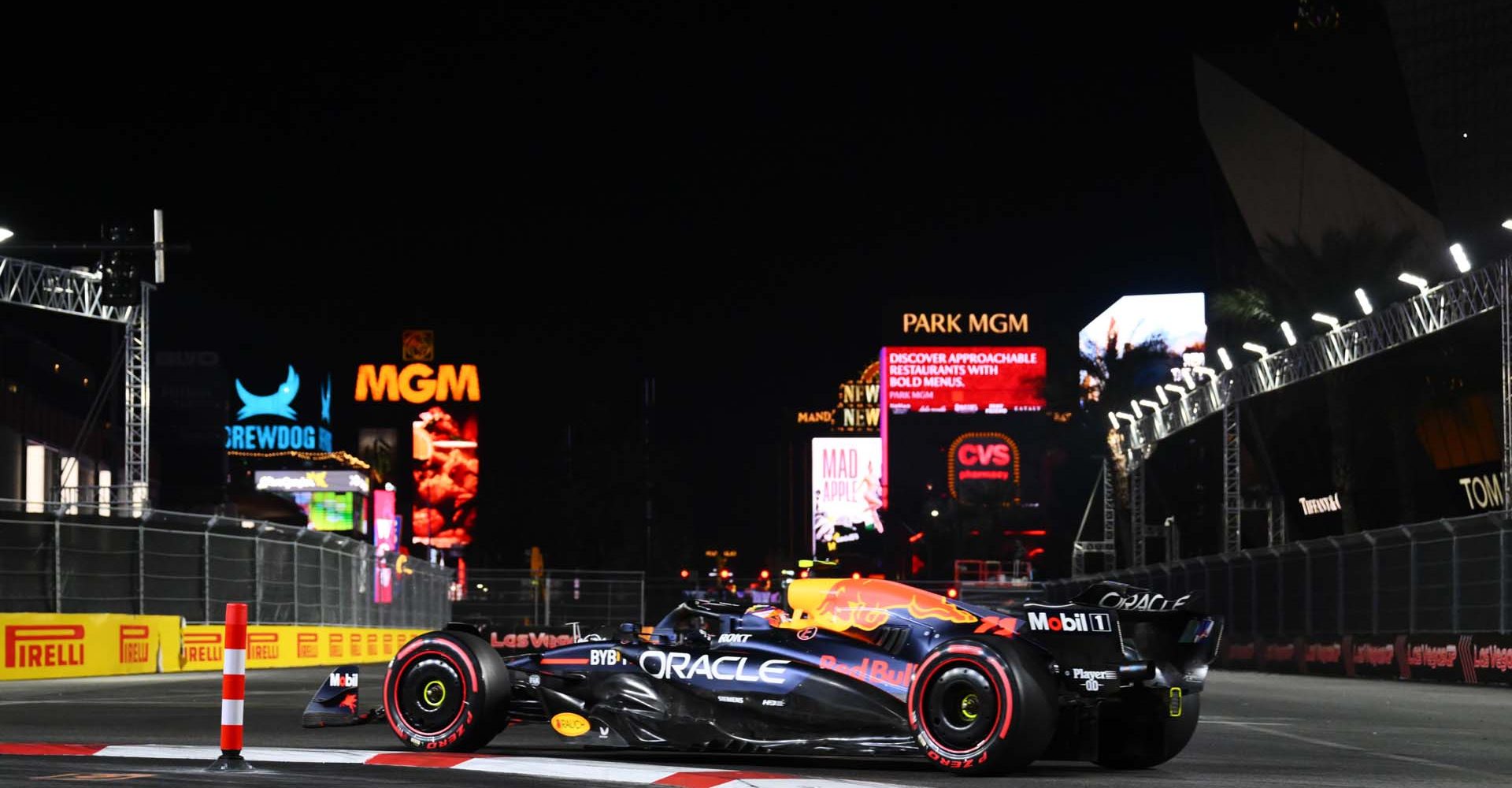 STREETS OF LAS VEGAS, UNITED STATES OF AMERICA - NOVEMBER 22: Sergio Perez, Red Bull Racing RB20 during the Las Vegas GP at Streets of Las Vegas on Friday November 22, 2024, United States of America. (Photo by Simon Galloway / LAT Images)