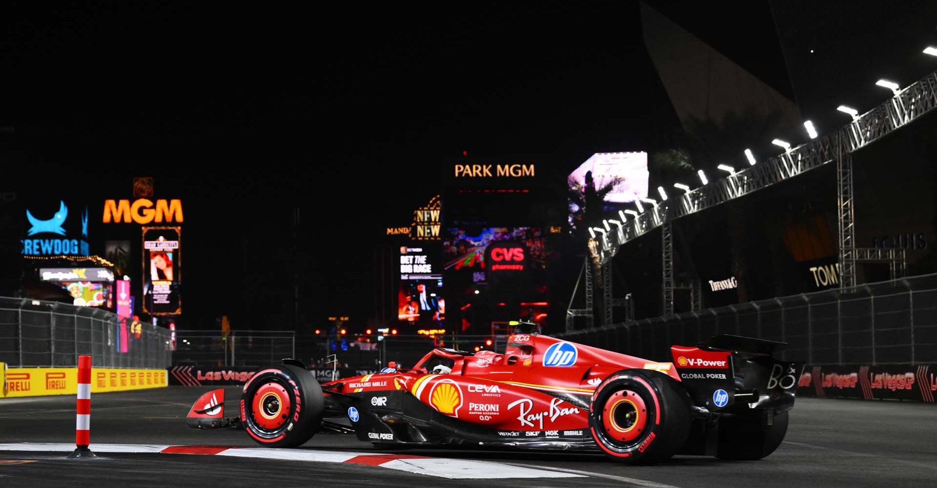 STREETS OF LAS VEGAS, UNITED STATES OF AMERICA - NOVEMBER 22: Carlos Sainz, Ferrari SF-24 during the Las Vegas GP at Streets of Las Vegas on Friday November 22, 2024, United States of America. (Photo by Simon Galloway / LAT Images)